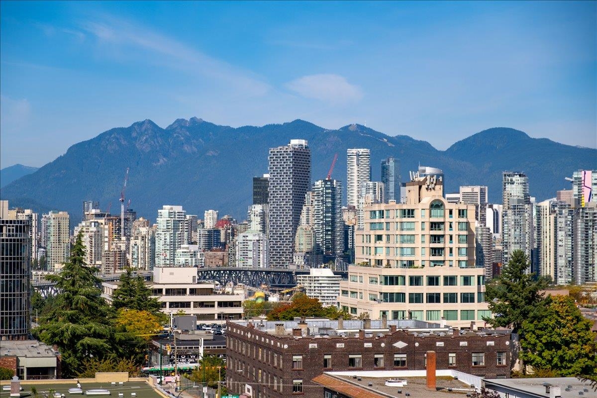 1405 West 12th Avenue #802, Vancouver, BC V6H 1M6