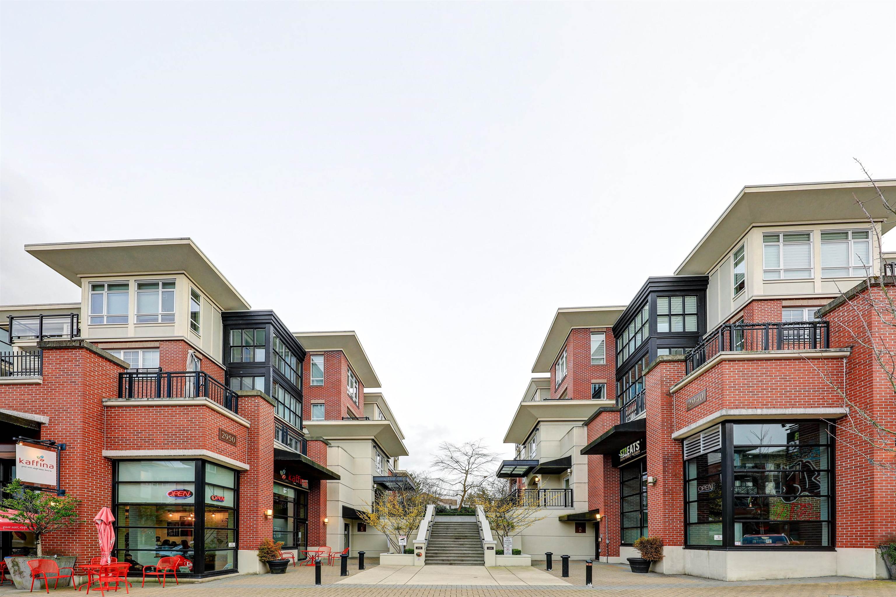 2940 King George Boulevard #205, Surrey, BC V3Z 0M8