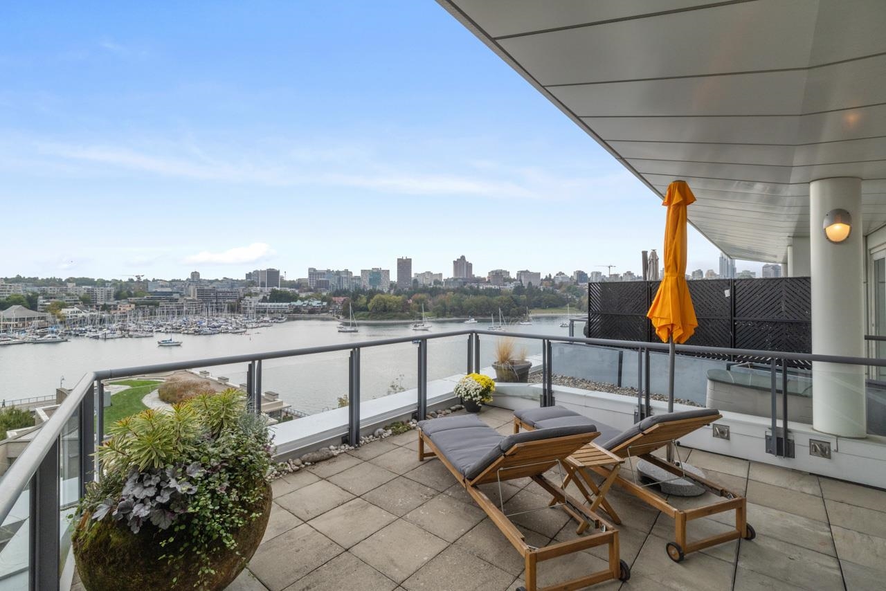1383 Marinaside Crescent #805, Vancouver, BC V6Z 2W9