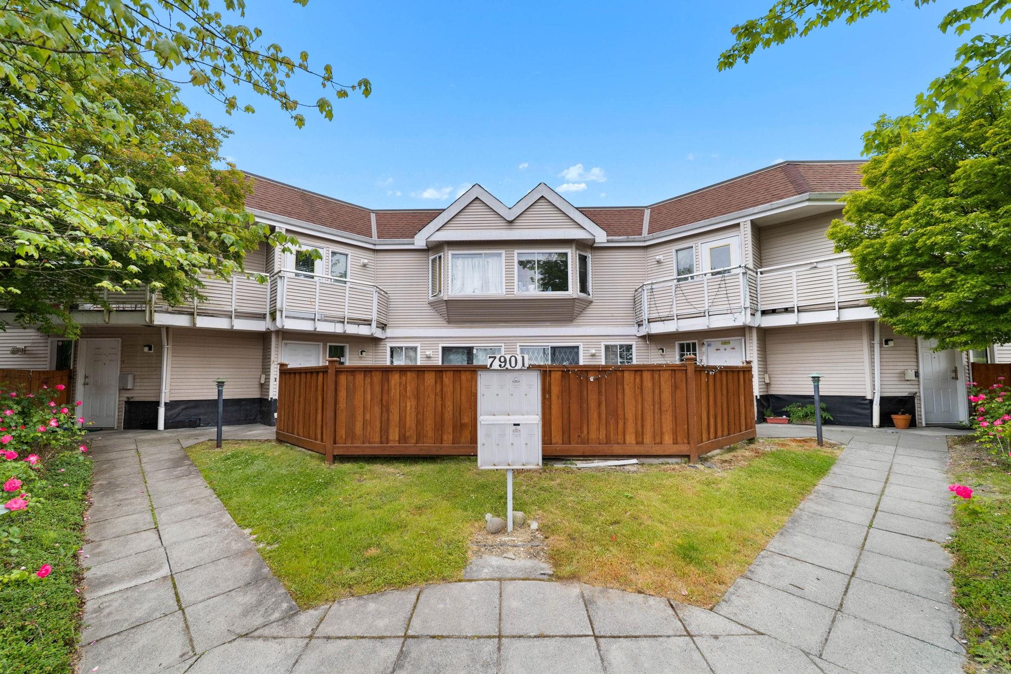 7901 13th Avenue #7, Burnaby, BC V3N 2E8