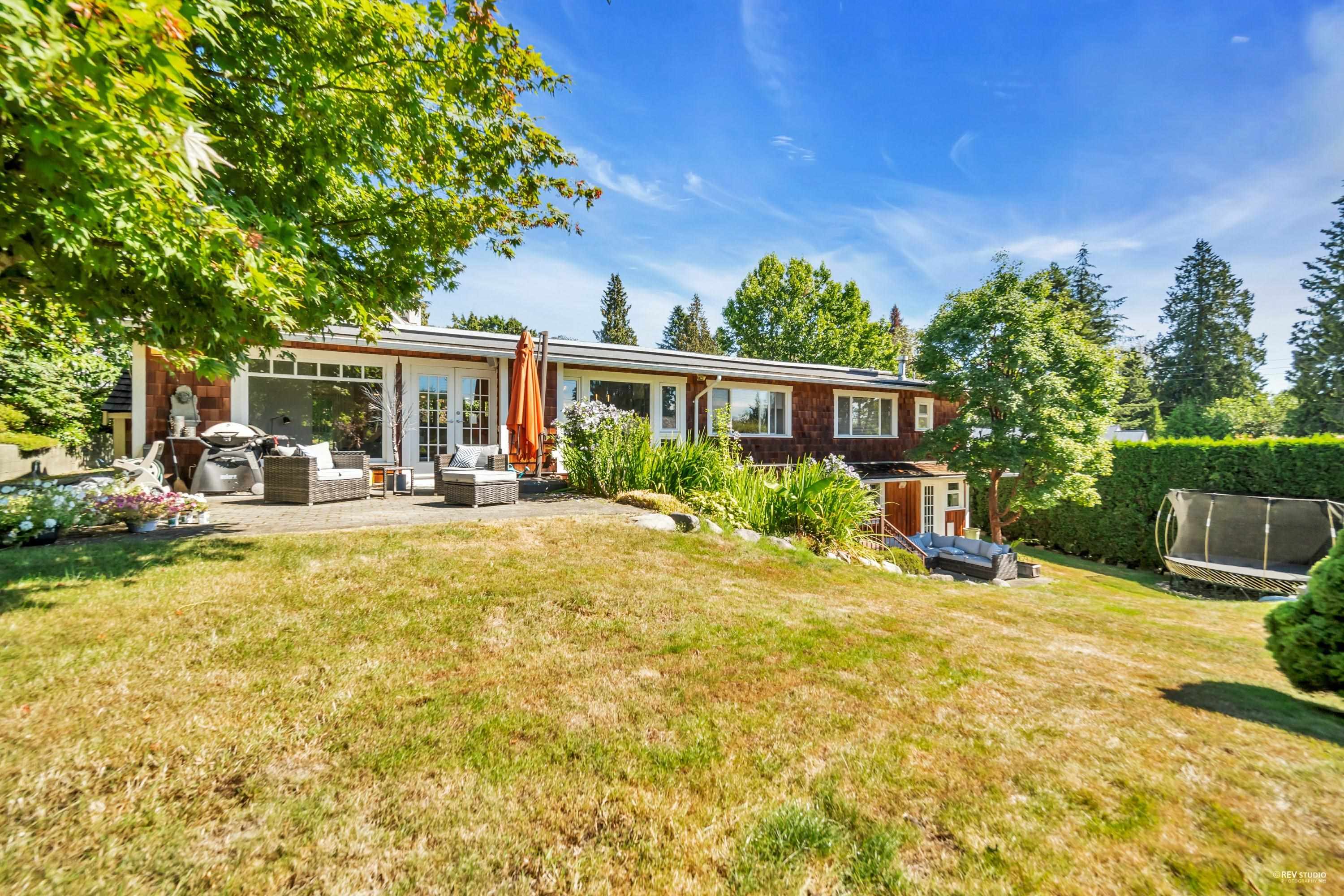 2085 Westdean Crescent, West Vancouver, BC V7V 4A1