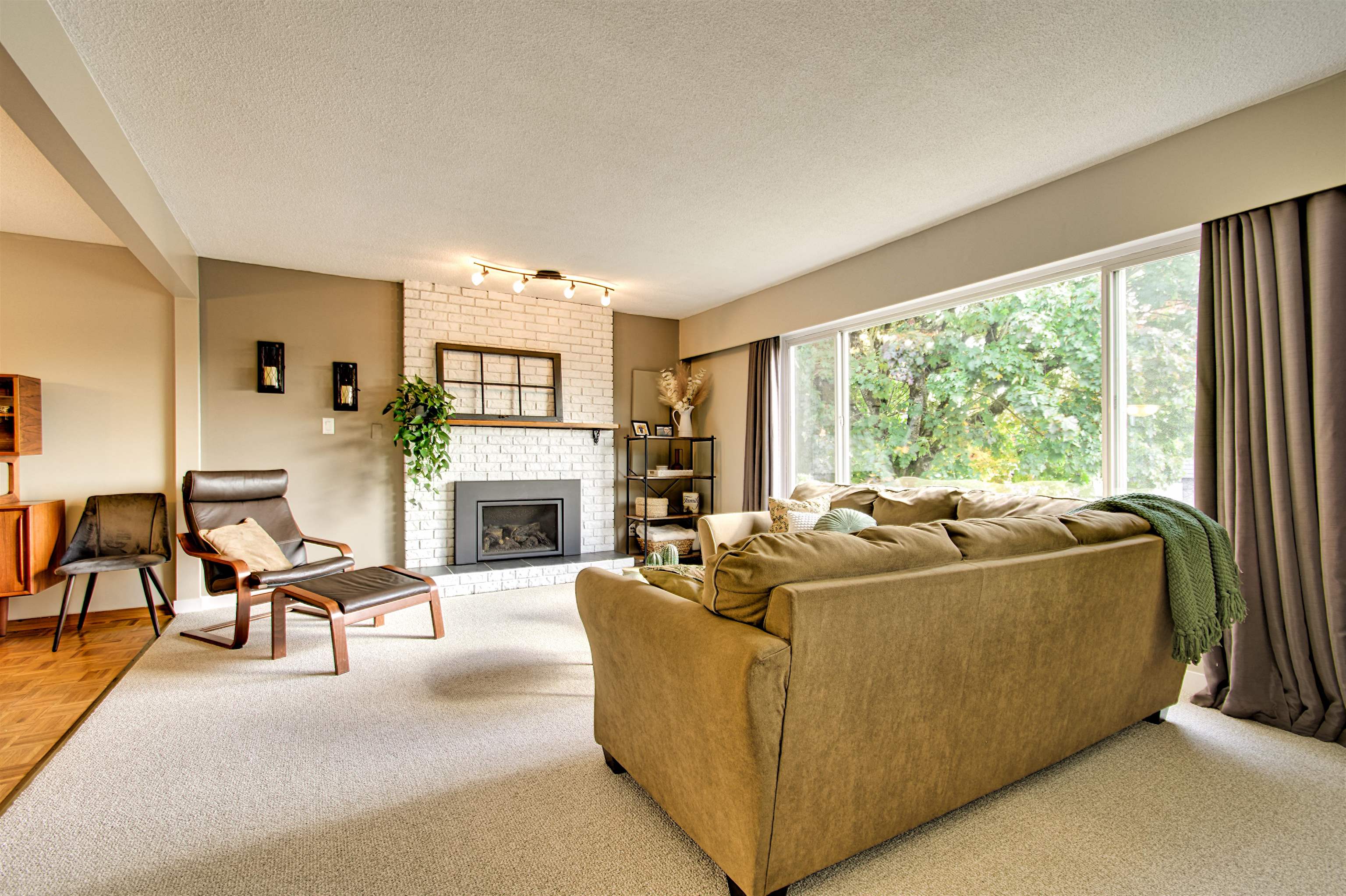 120 Avenue, Pitt Meadows, BC V3Y 1W5