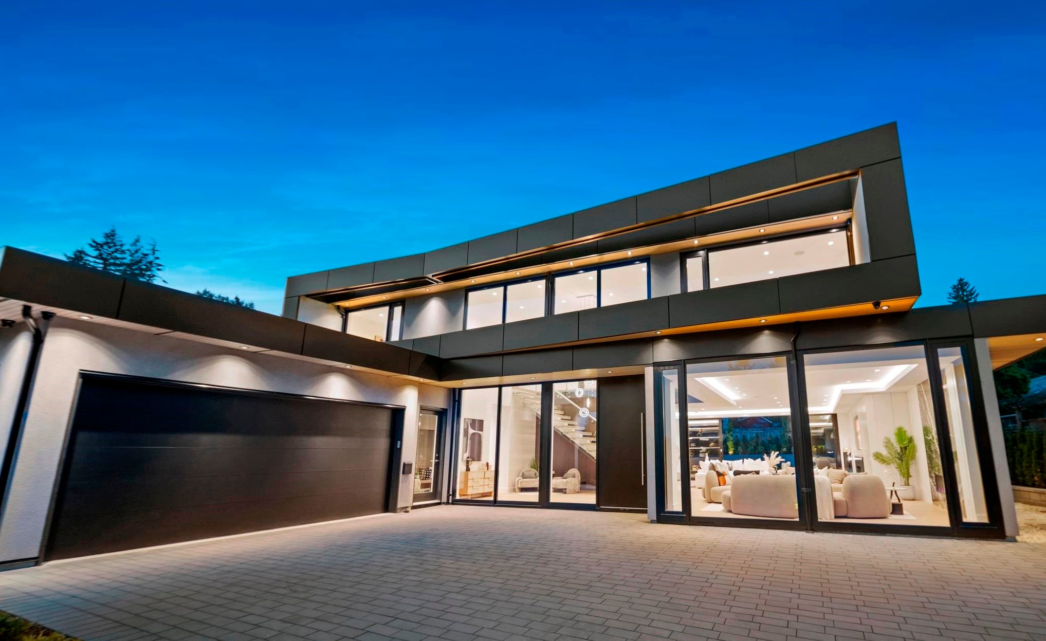 680 Westhyde Place, North Vancouver, BC V7N 2Y4