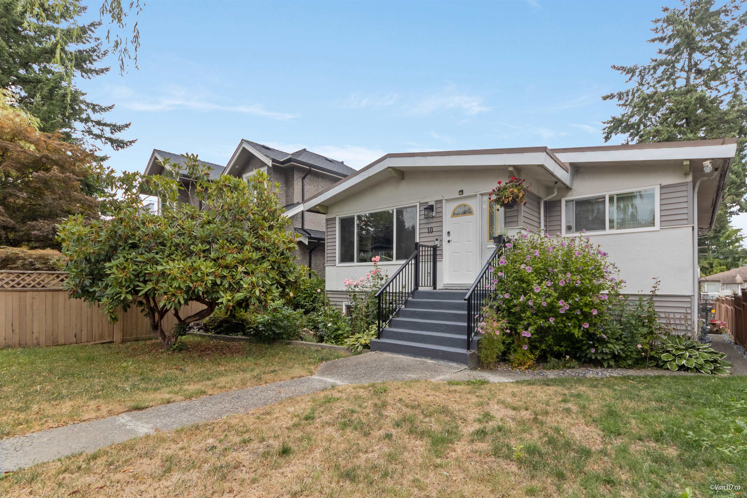 10 North Stratford Avenue, Burnaby, BC V5B 1K9
