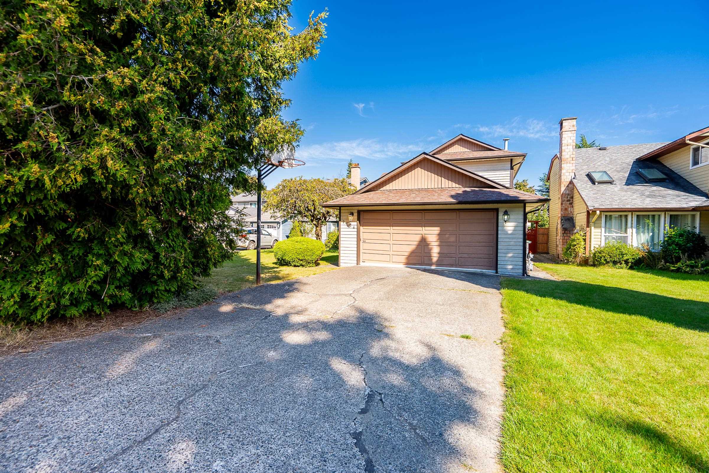 155a Street, Surrey, BC V3R 7N8