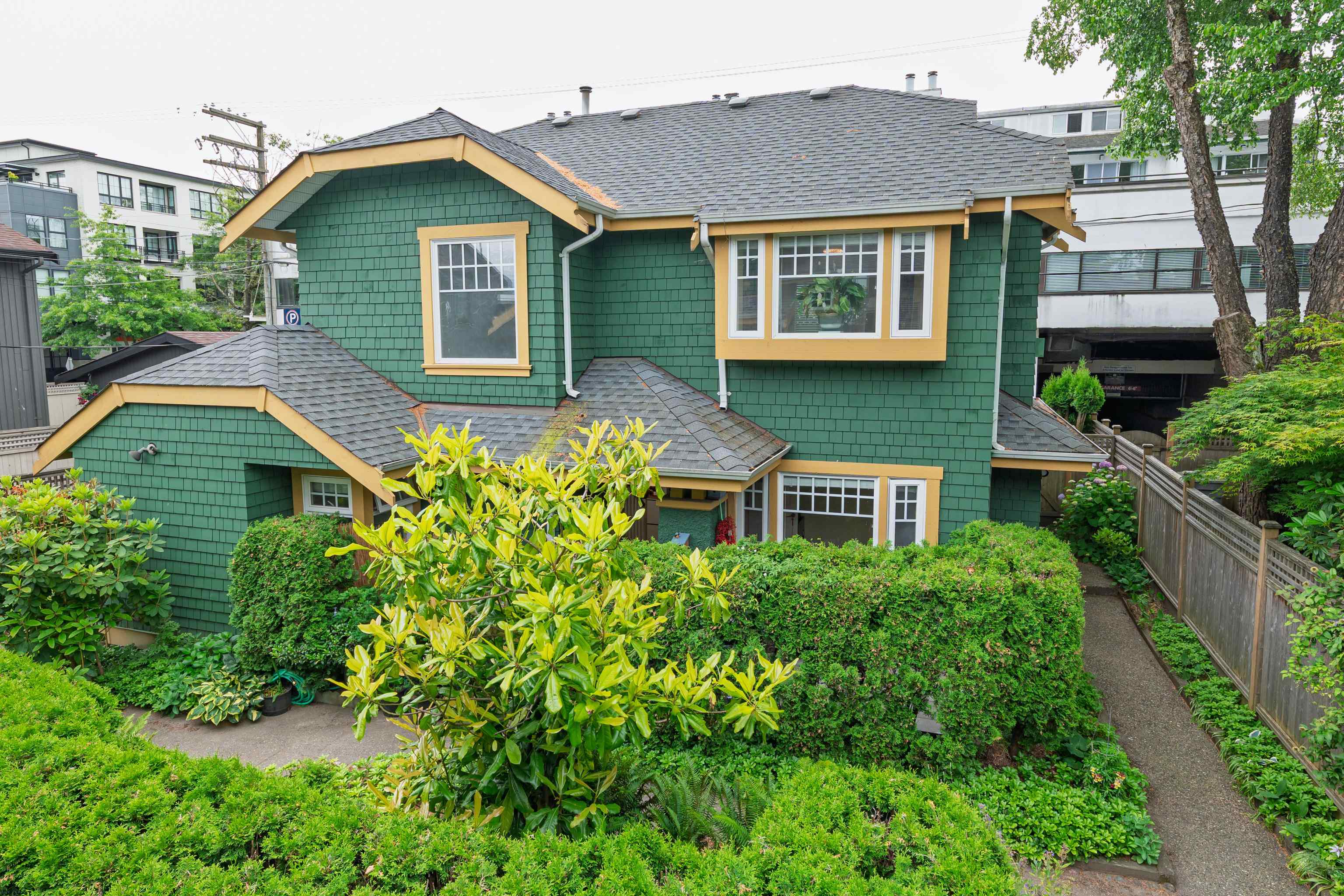 2952 West 8th Avenue, Vancouver, BC V6K 2C1