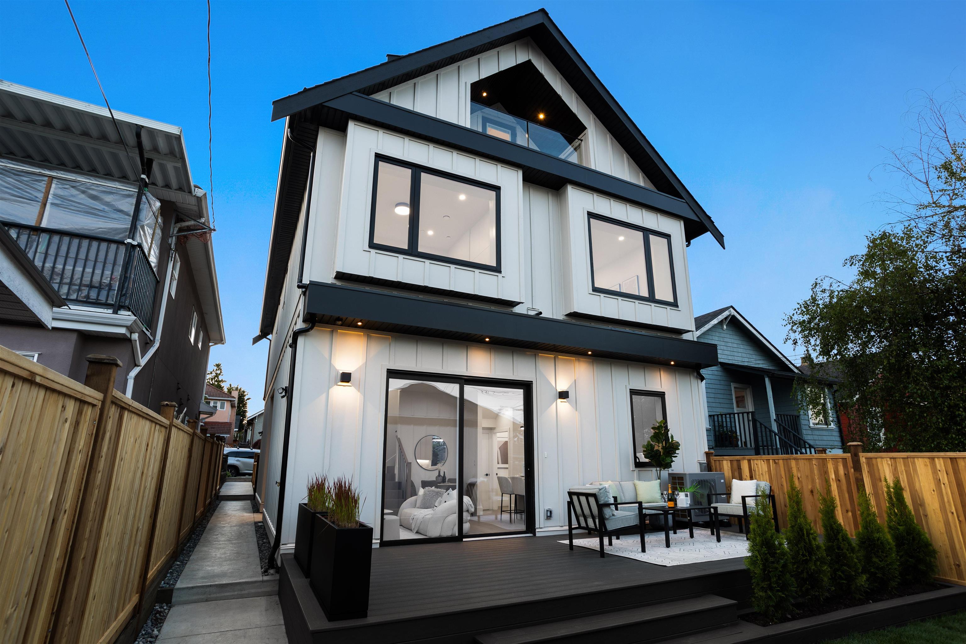 2864 East Georgia Street #2, Vancouver, BC V5K 2K4
