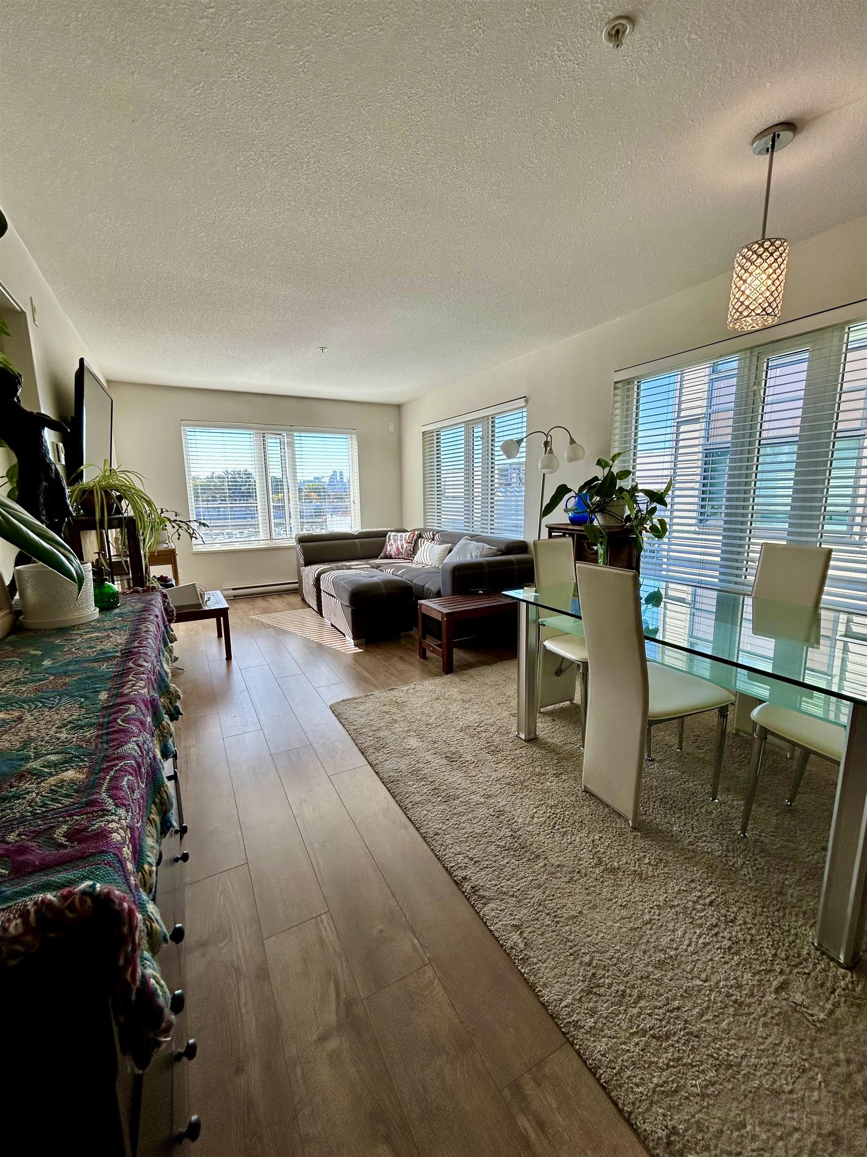 1673 Lloyd Avenue #306, North Vancouver, BC V7P 0A9