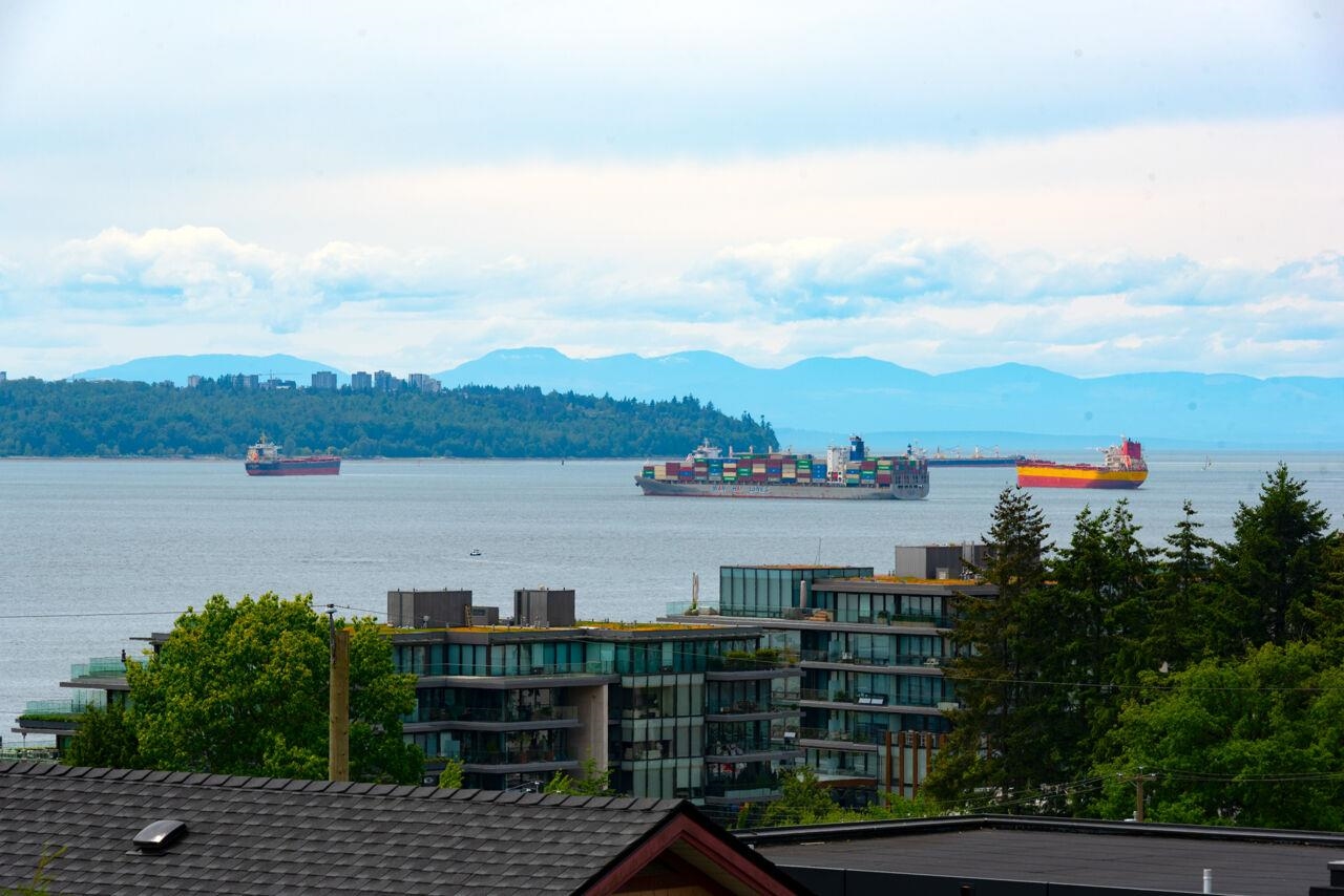 1168 Esquimalt Avenue, West Vancouver, BC V7T 1K1