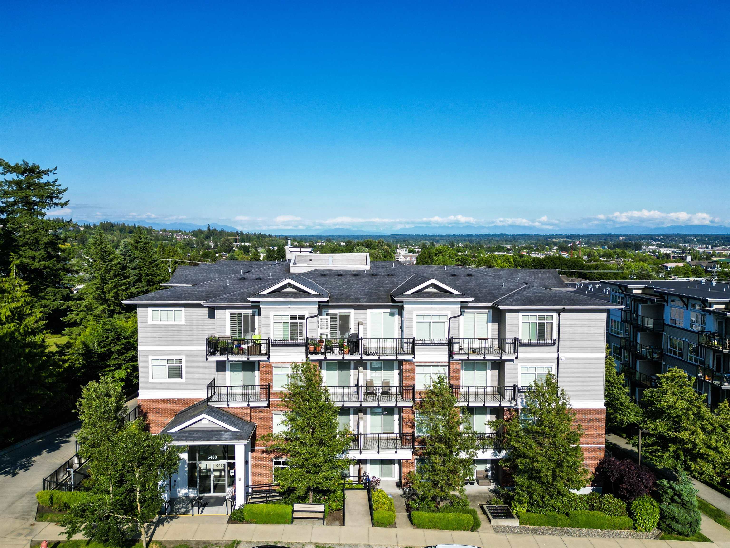 6480 195a Street #213, Surrey, BC V4N 6P1
