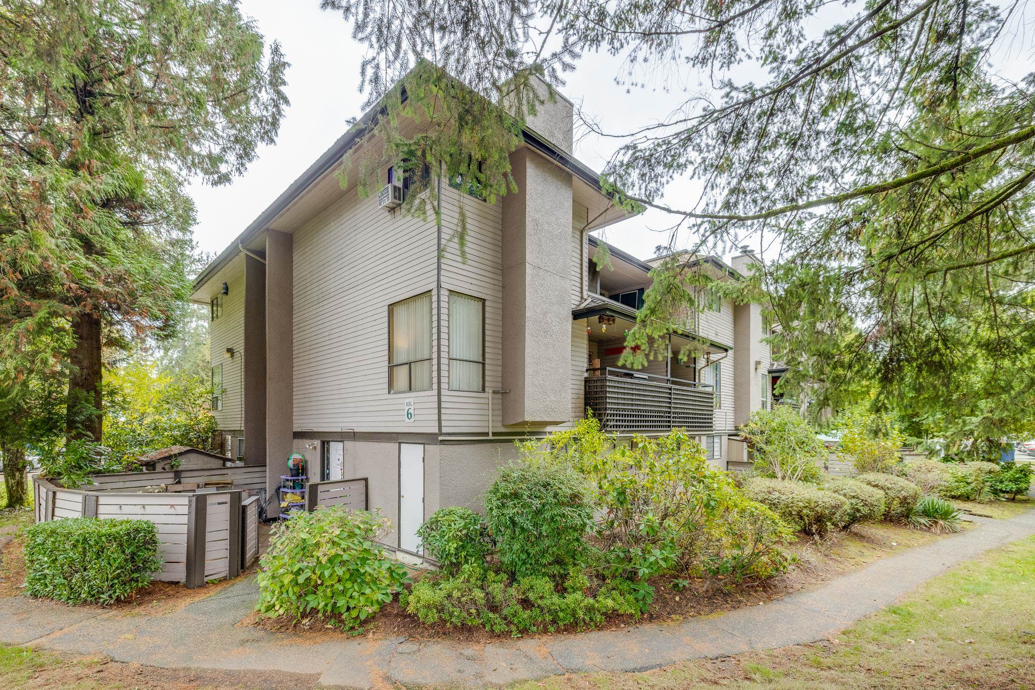 14834 Holly Park Lane, Surrey, BC V3R 6Y2