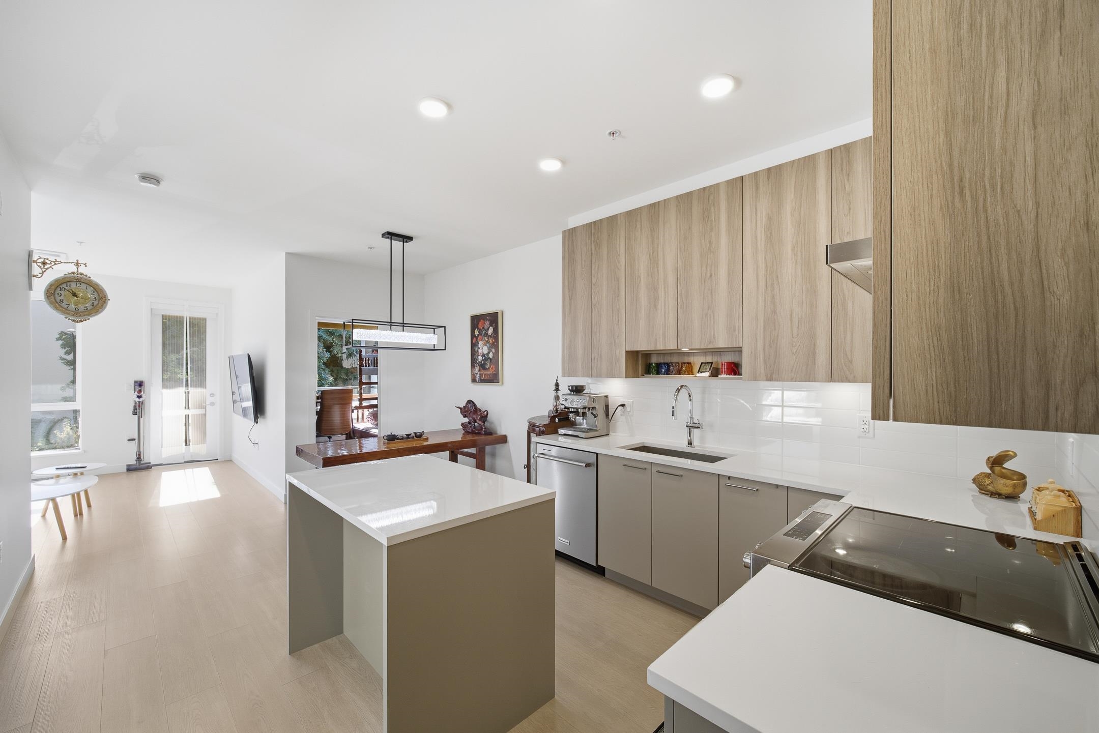 7588 16th Street #309, Burnaby, BC V3N 0H8