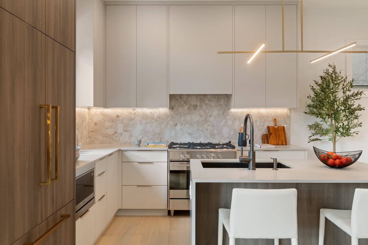 2680 East 5th Avenue #2, Vancouver, BC V5M 1M9