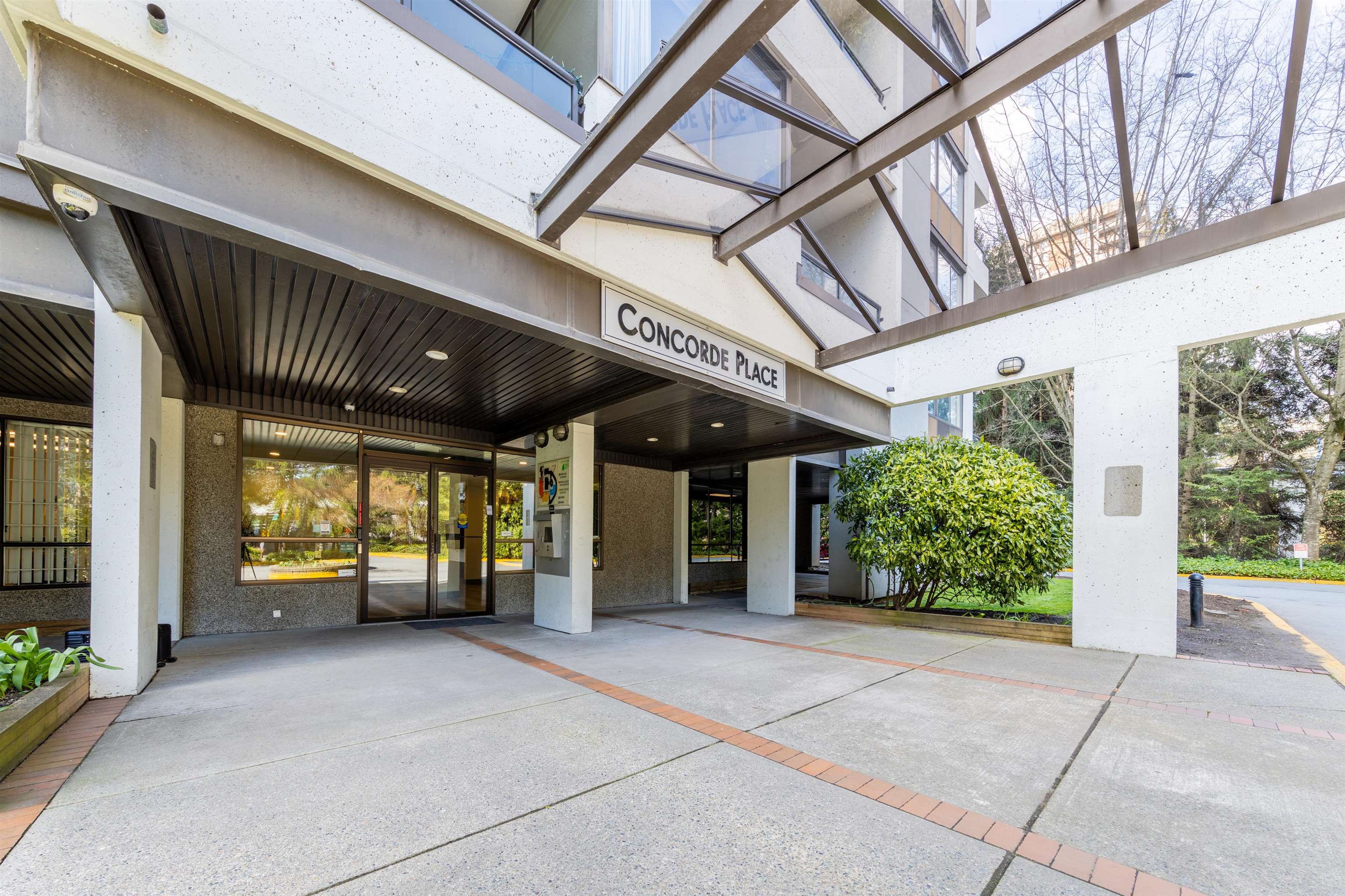 9521 Cardston Court #204, Burnaby, BC V3N 4R8