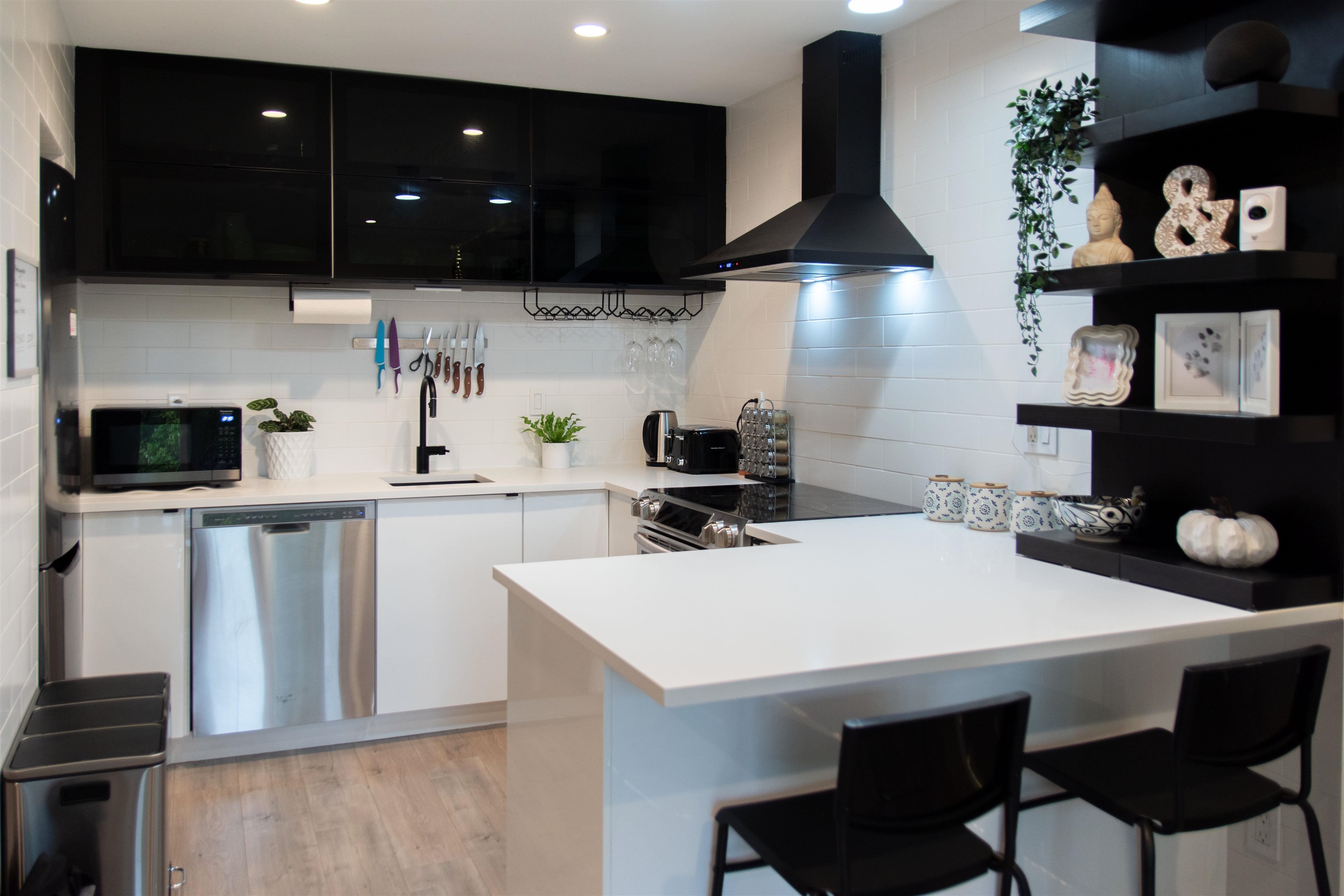 1718 Nelson Street #402, Vancouver, BC V6G 1M8