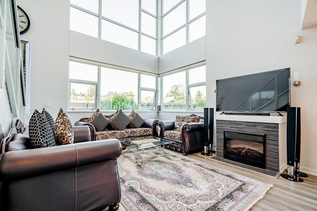 2225 Holdom Avenue #304, Burnaby, BC V5B 0A1