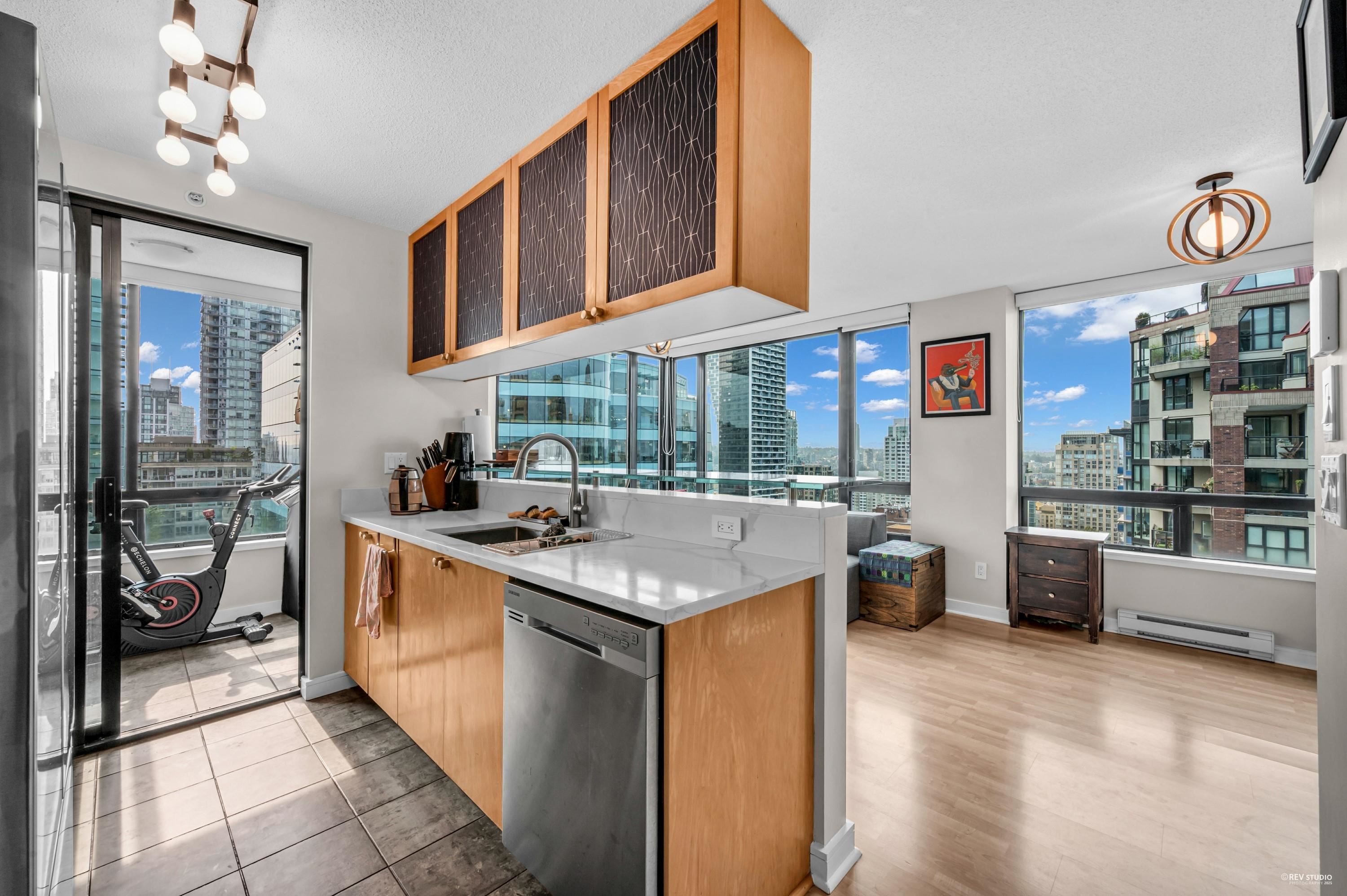 1003 Burnaby Street #1504, Vancouver, BC V6E 4R7
