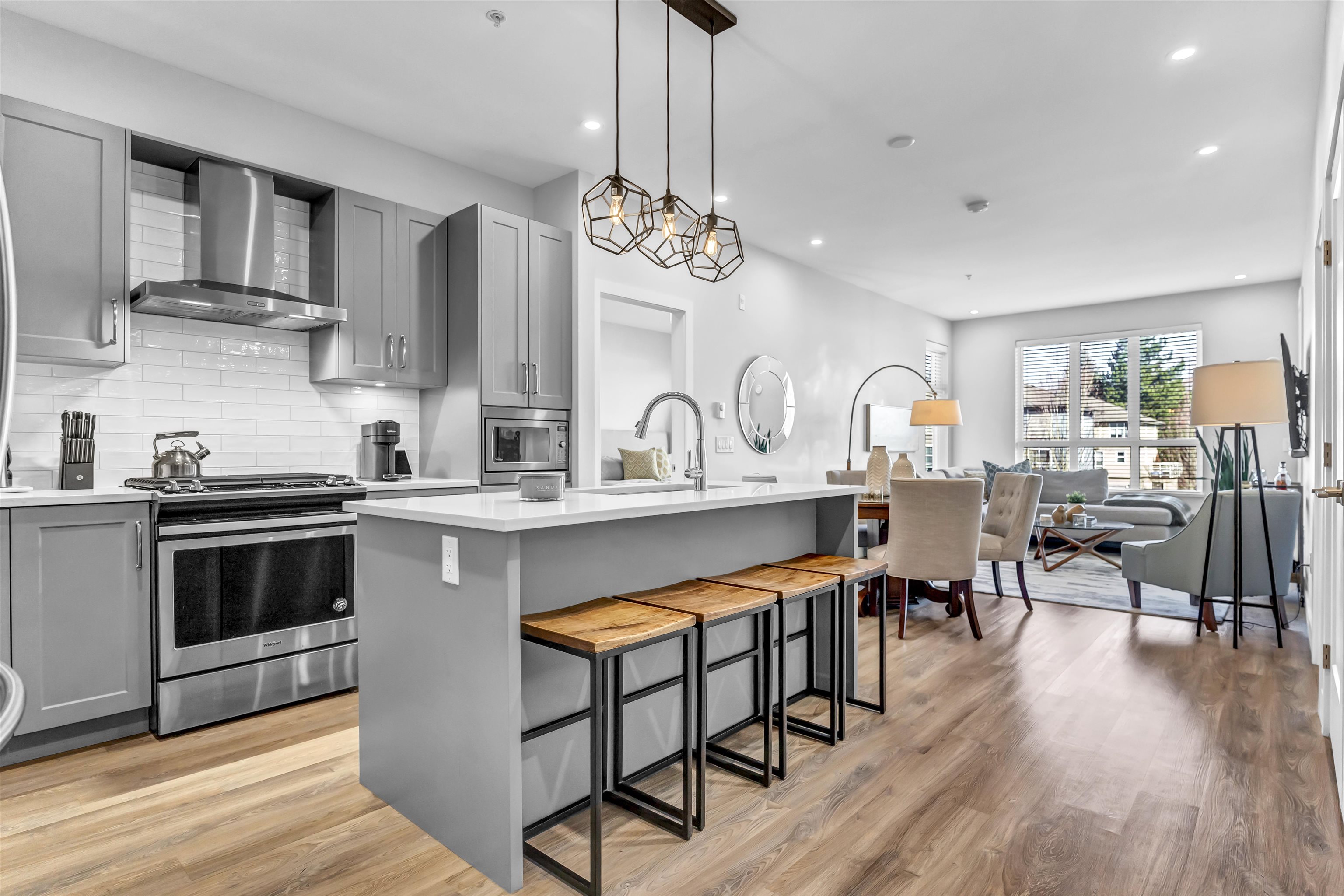 15436 31st Avenue #312, Surrey, BC V3Z 1H3