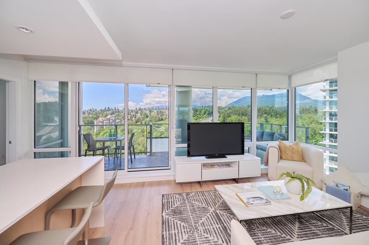 1500 Fern St #1701, North Vancouver, BC V7J 0E6