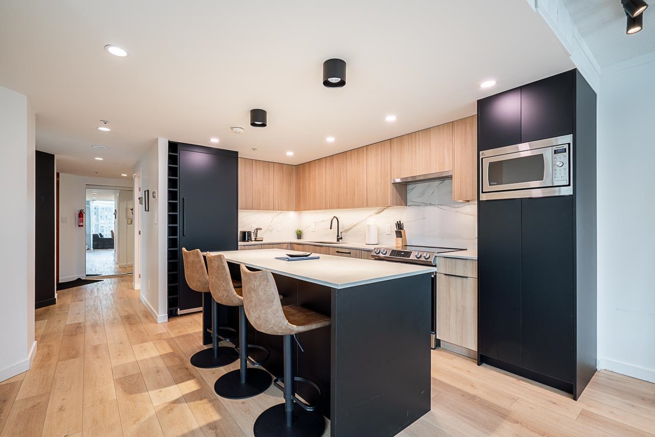 1050 Burrard Street #1201, Vancouver, BC V6Z 2S3