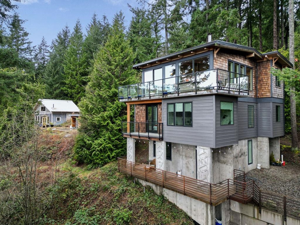 1572 Mountain Road, Gibsons, BC V0N 1V2