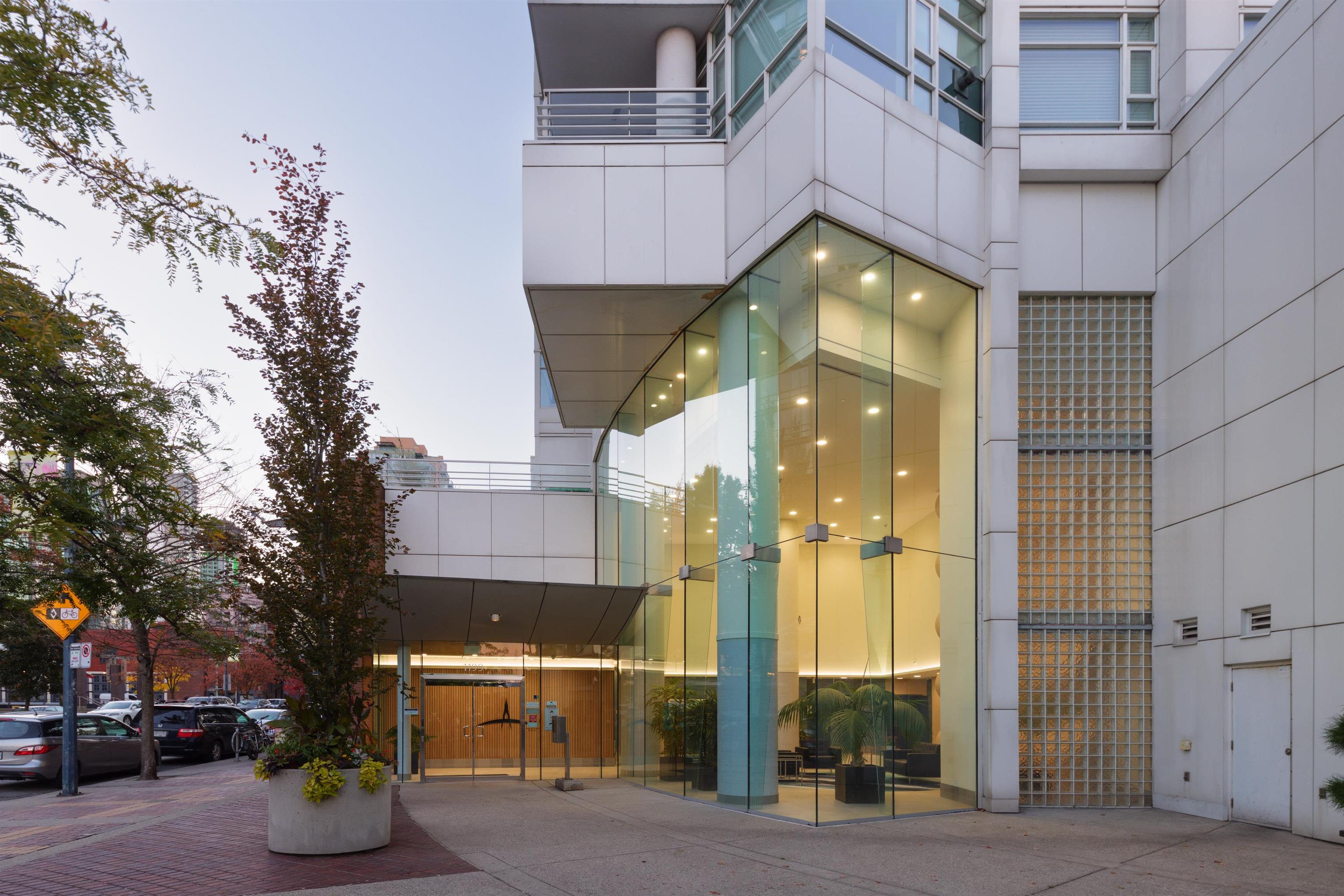 1199 Marinaside Crescent #2305, Vancouver, BC V6Z 2Y2