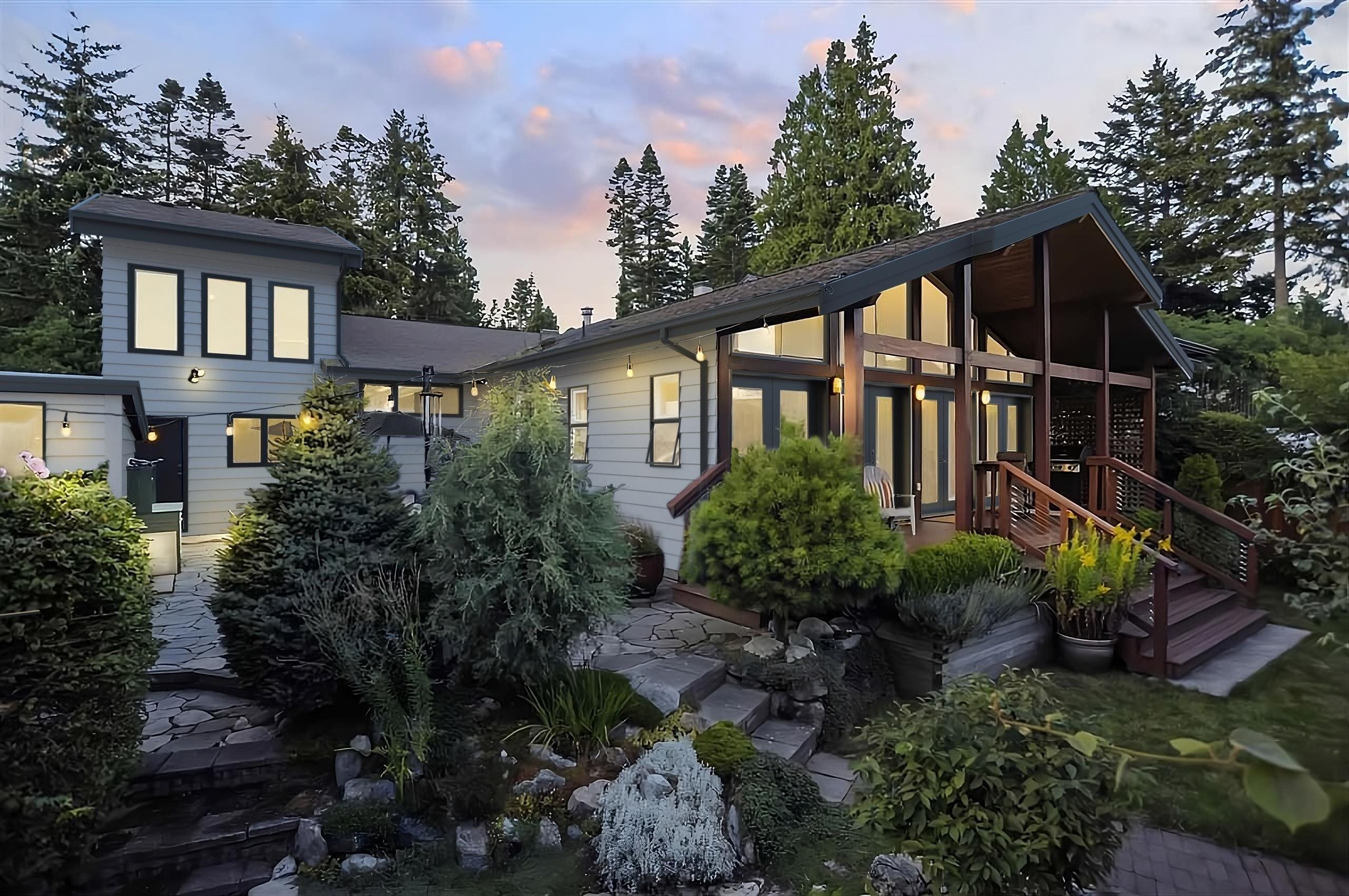 14 Avenue, Surrey, BC V4A 1G3