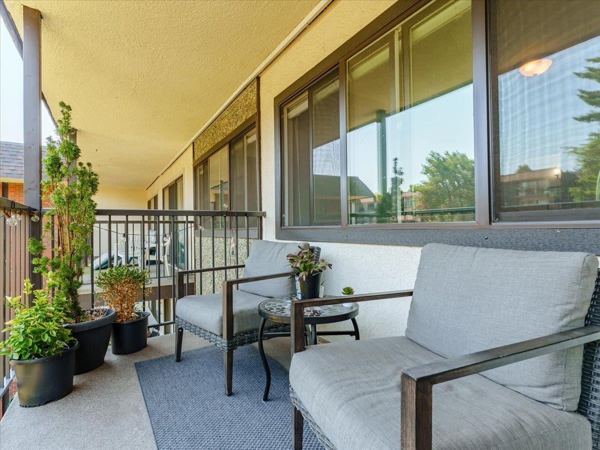 155 5th Street East #301, North Vancouver, BC V7L 1L3