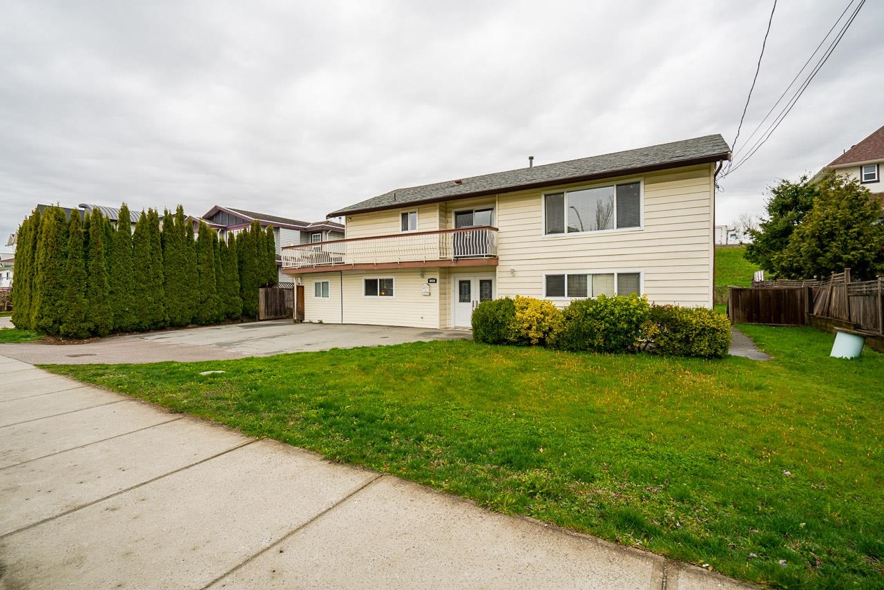 1247 Ewen Avenue, New Westminster, BC V3M 5E5