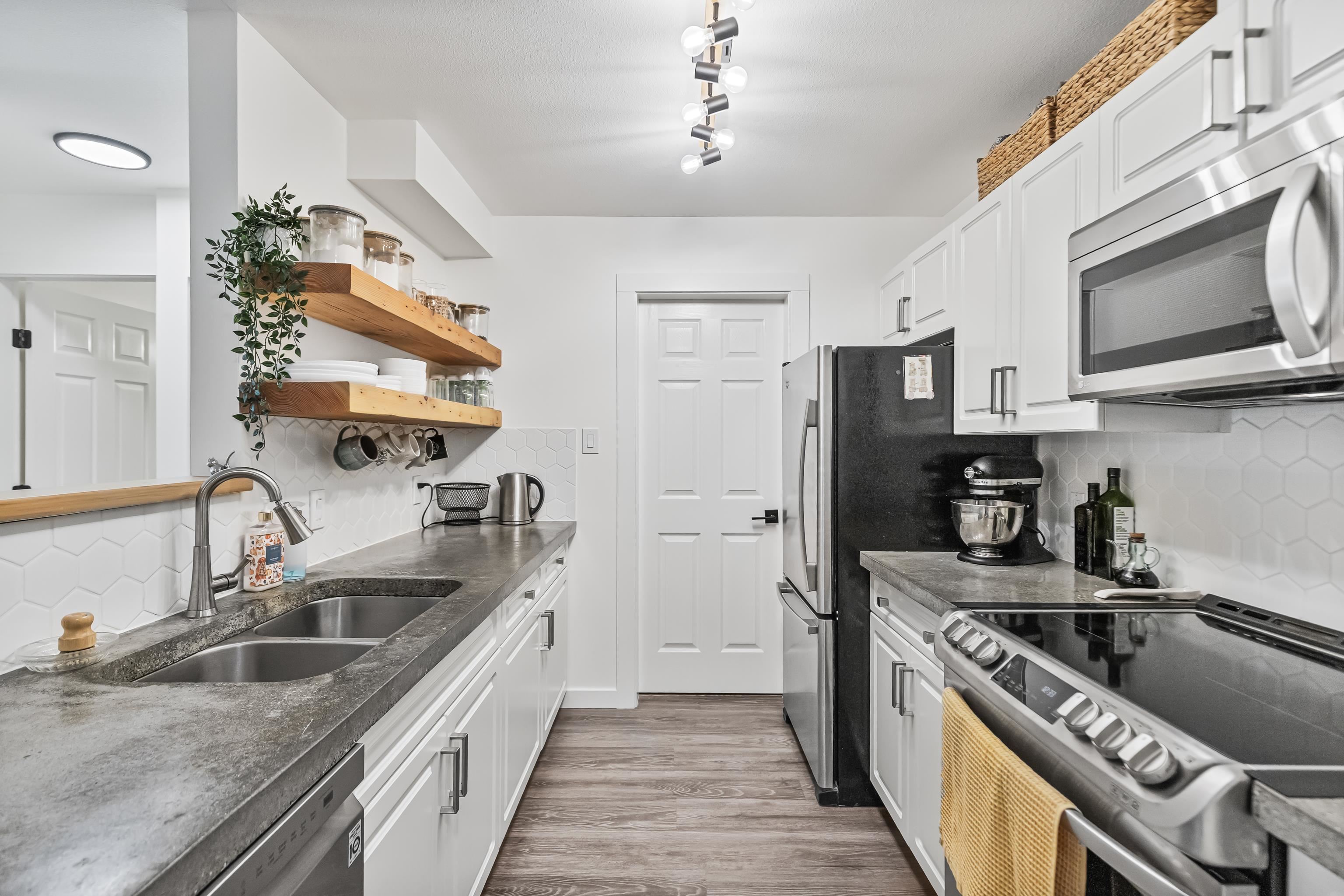 12206 224 Street #404, Maple Ridge, BC V2X 6B8