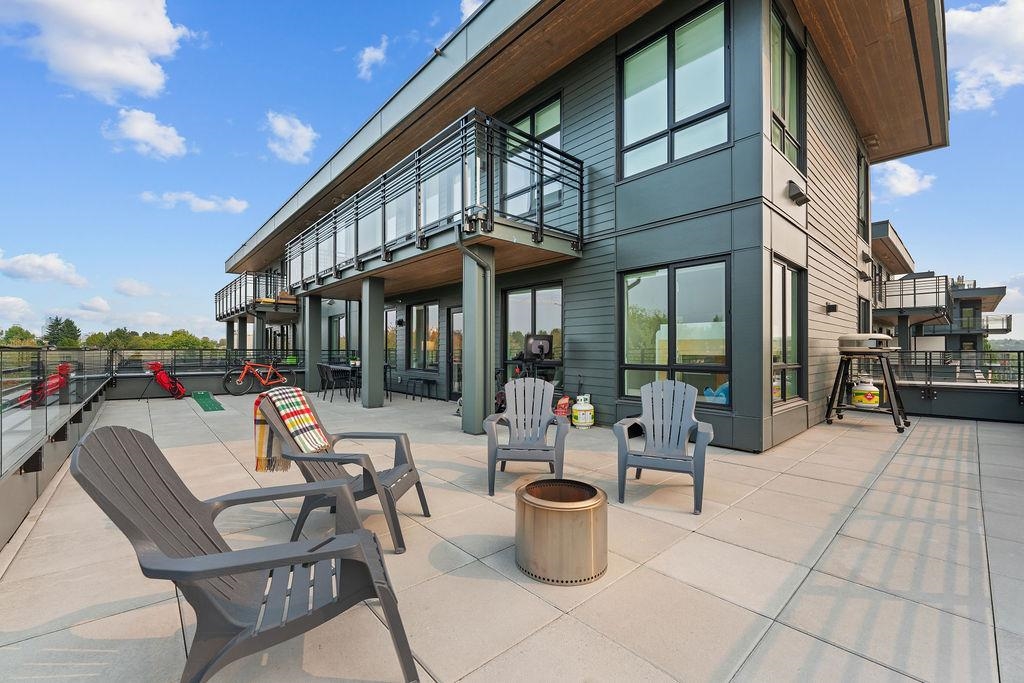 2450 Garden Dr #504, Vancouver, BC V5N 0K1