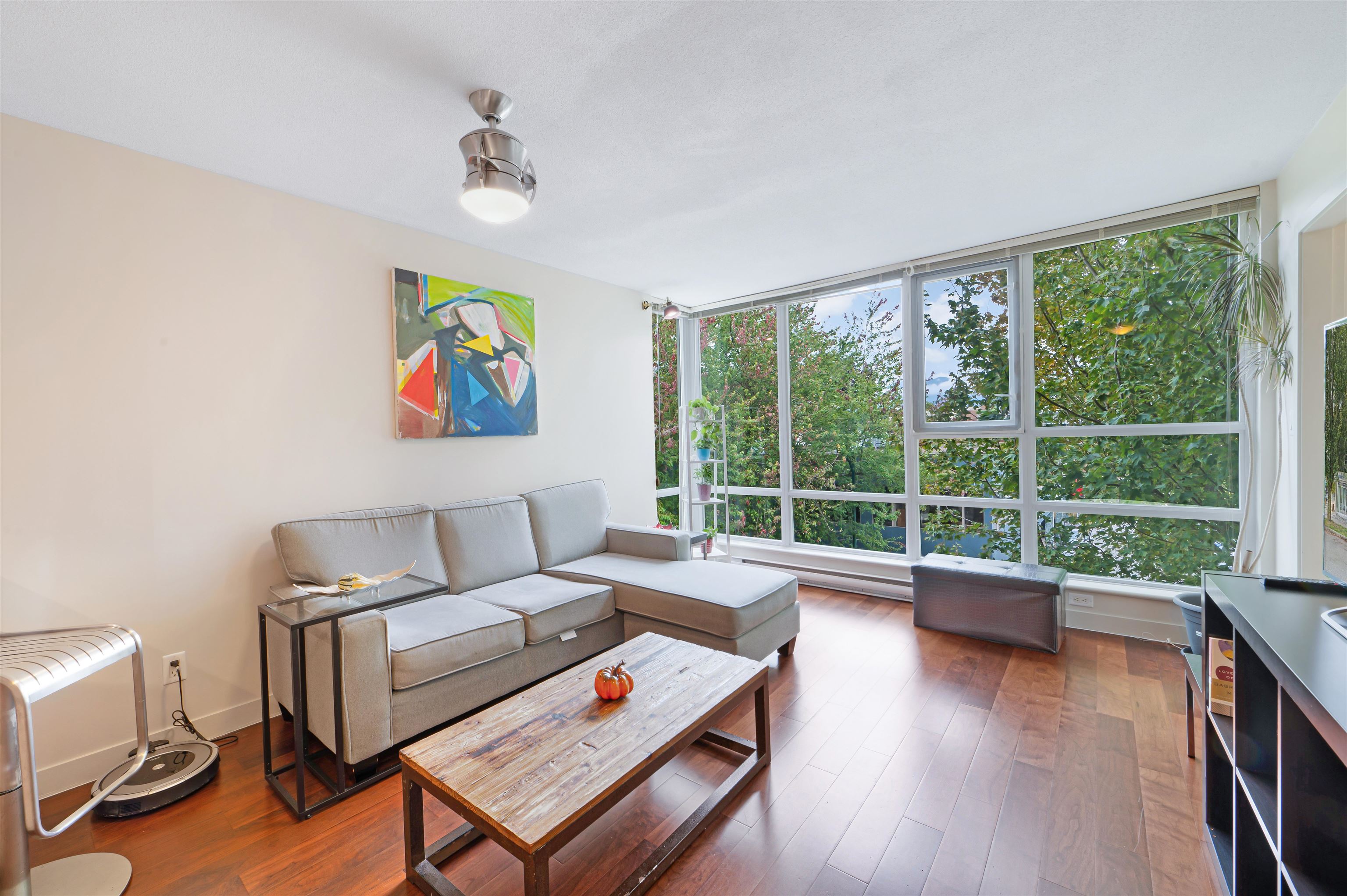 1808 West 3rd Avenue #302, Vancouver, BC V6J 0C4