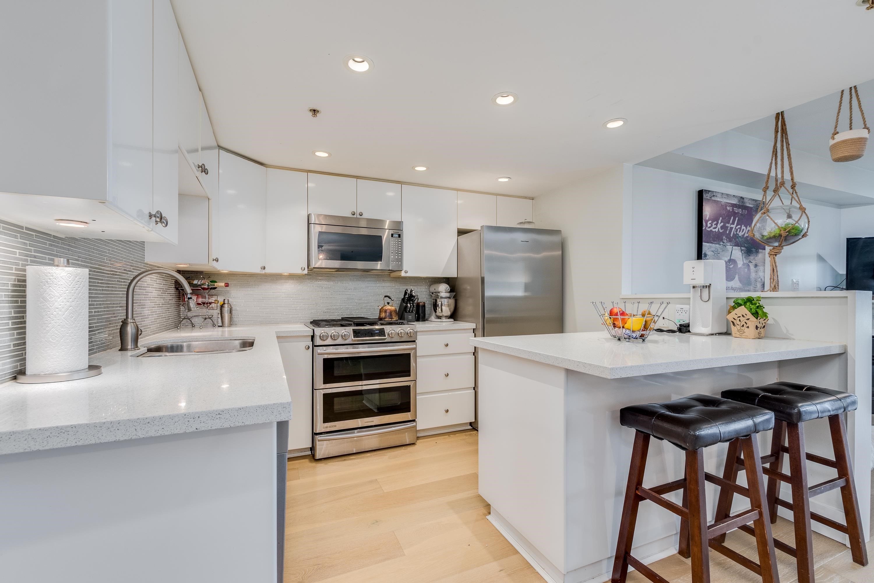 1128 Quebec Street #601, Vancouver, BC V6A 4E1
