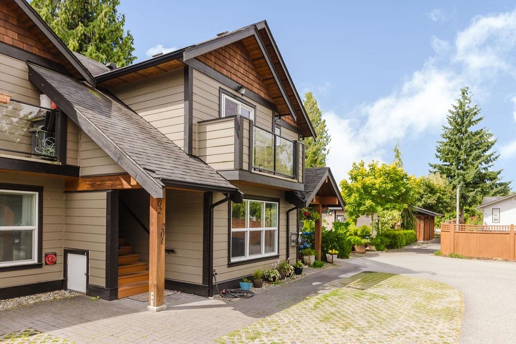 518 Shaw Road #201, Gibsons, BC V0N 1V8