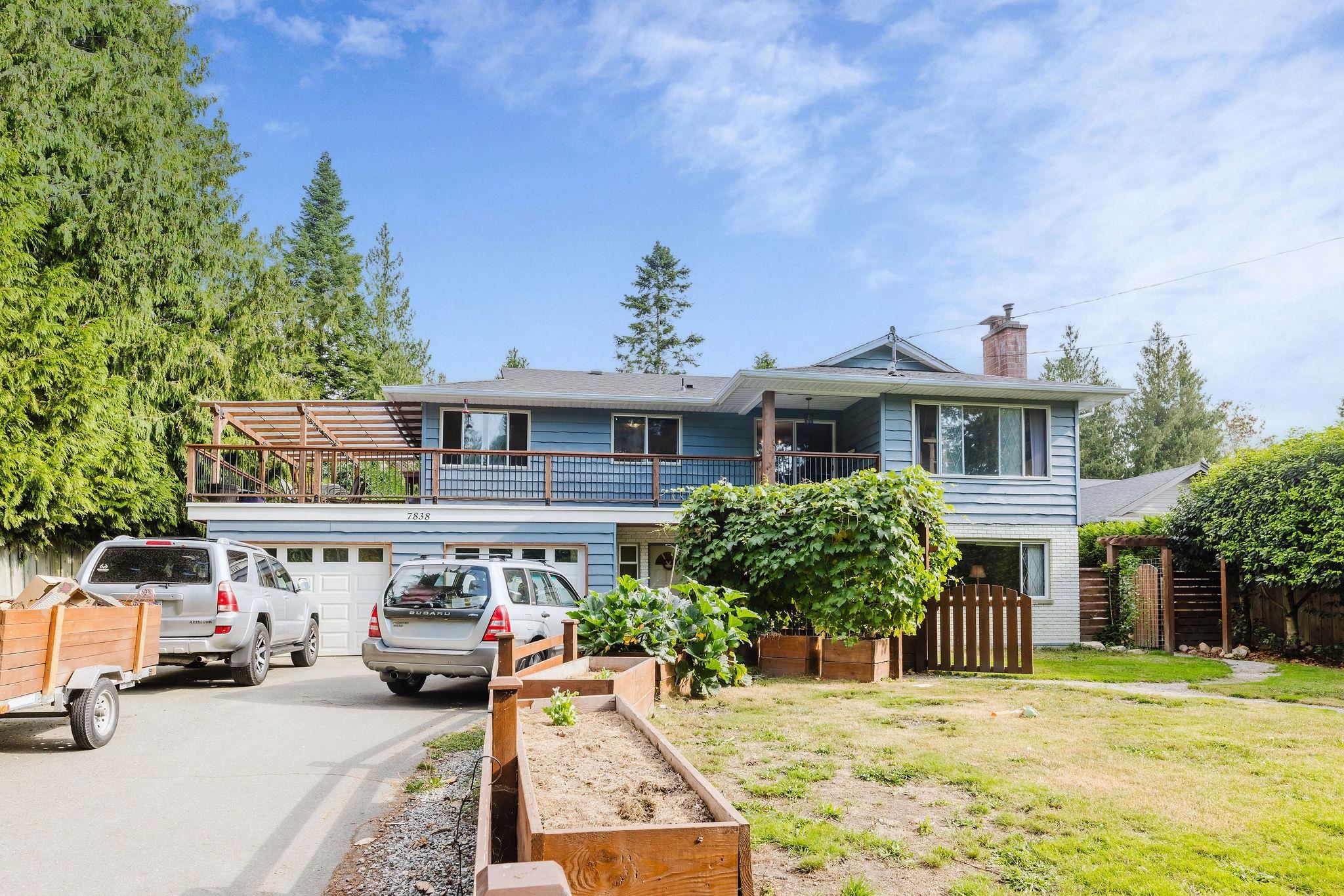 7838 Redrooffs Rd, Halfmoon Bay, BC V7Z 1A4