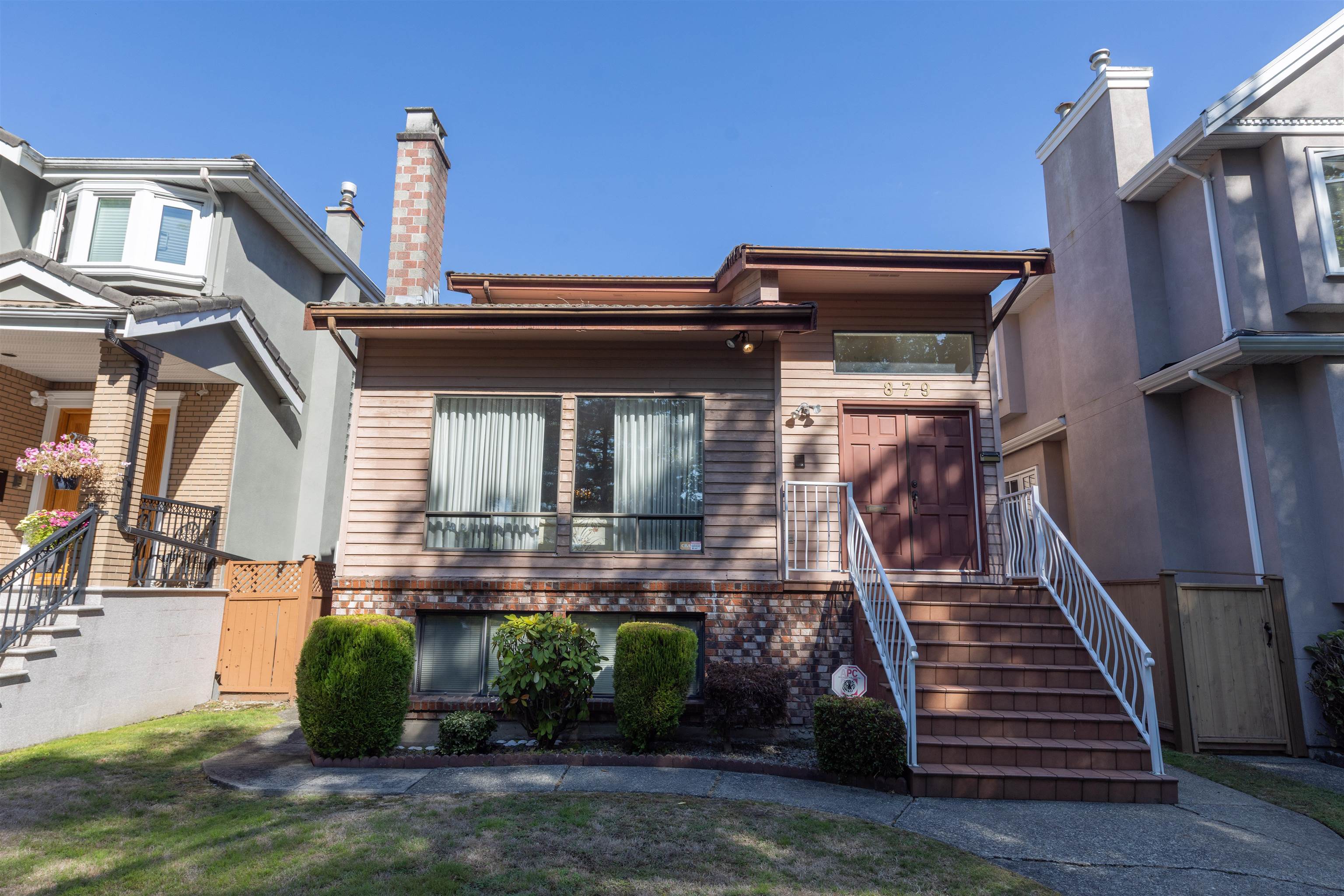 879 West 62nd Avenue, Vancouver, BC V6P 2E3