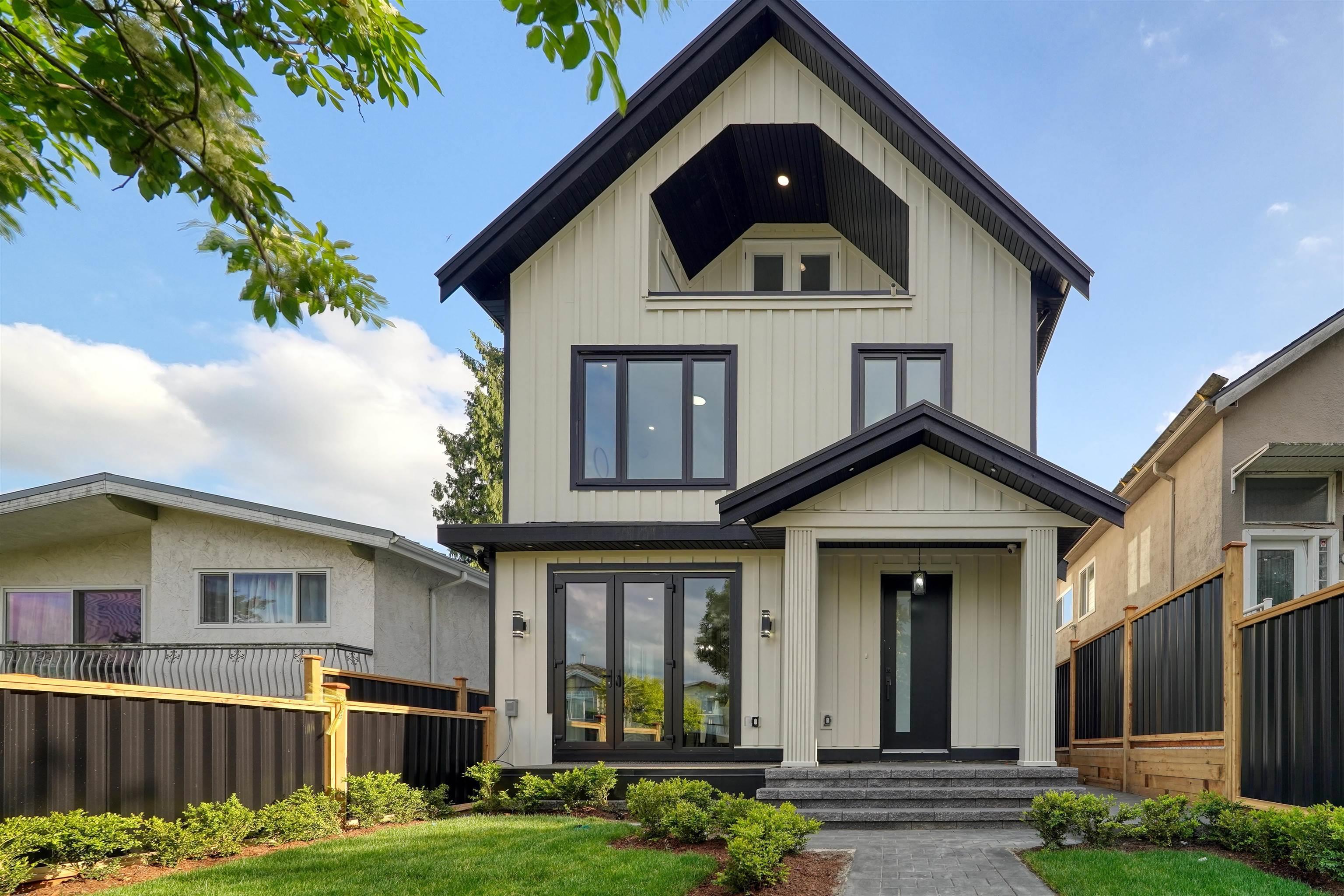 3216 Venables Street #2, Vancouver, BC V5K 2S6