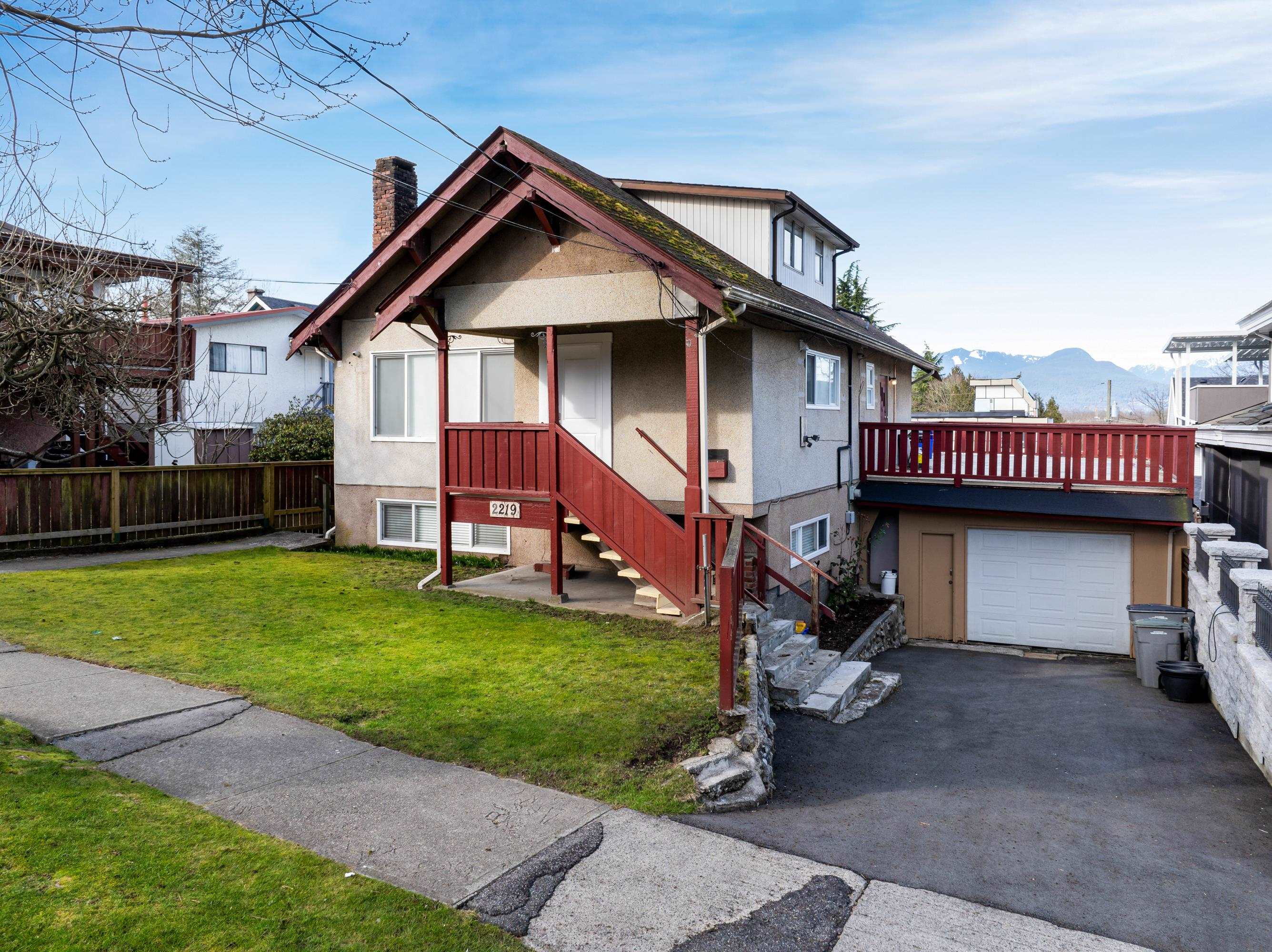 2219 East 24th Avenue, Vancouver, BC V5N 2V3