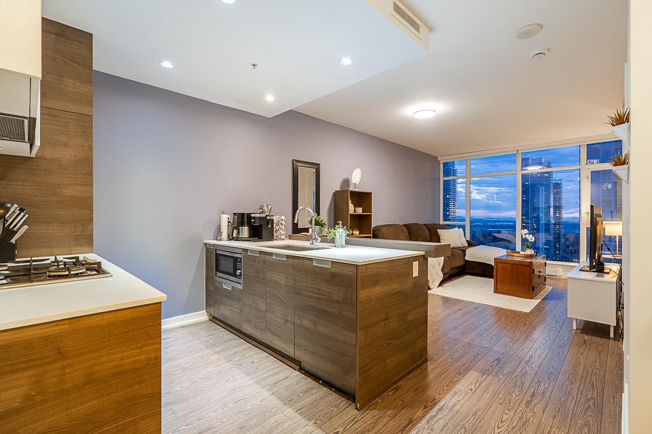 4688 Kingsway #2910, Burnaby, BC V5H 0E9