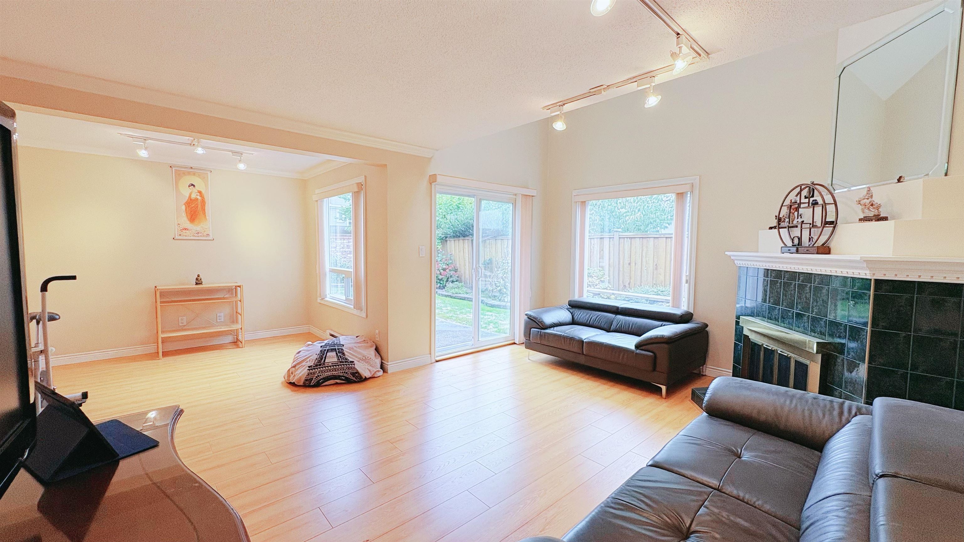 8631 Number 3 Road #unit 11, Richmond, BC V6Y 2E6