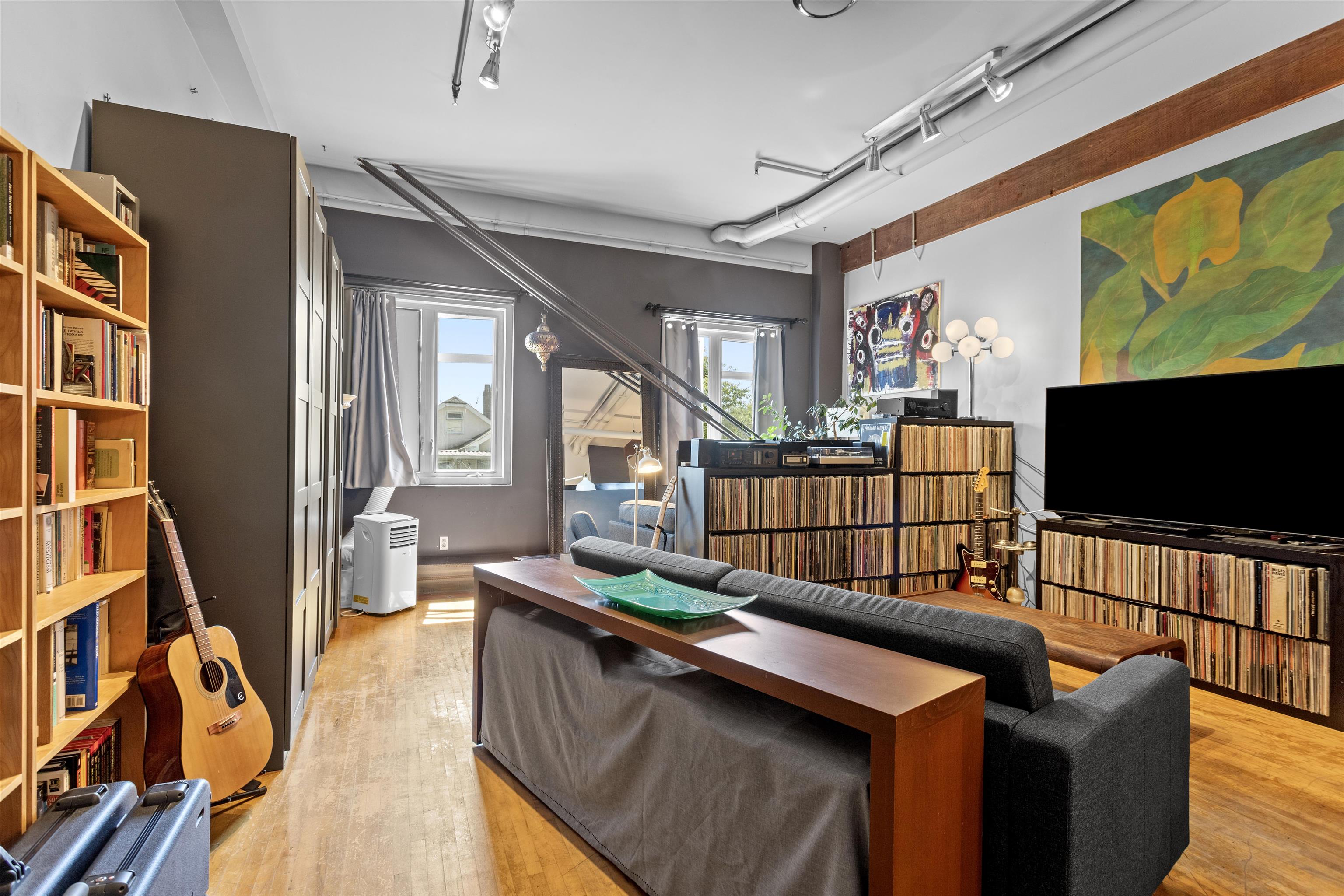 204-2556 East Hastings Street #121, Vancouver, BC V5K 1Z3