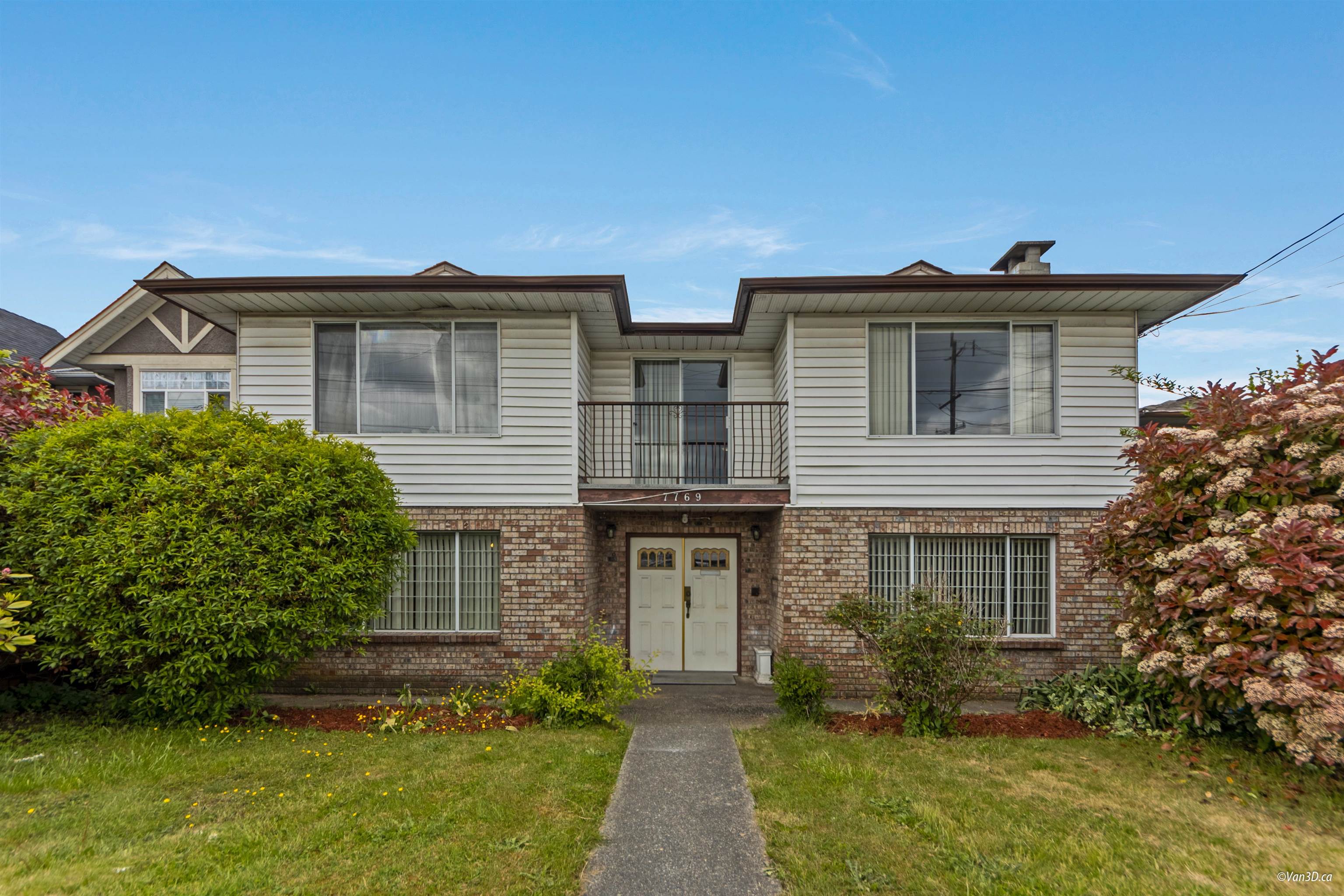 10th Avenue, Burnaby, BC V3N 2S2