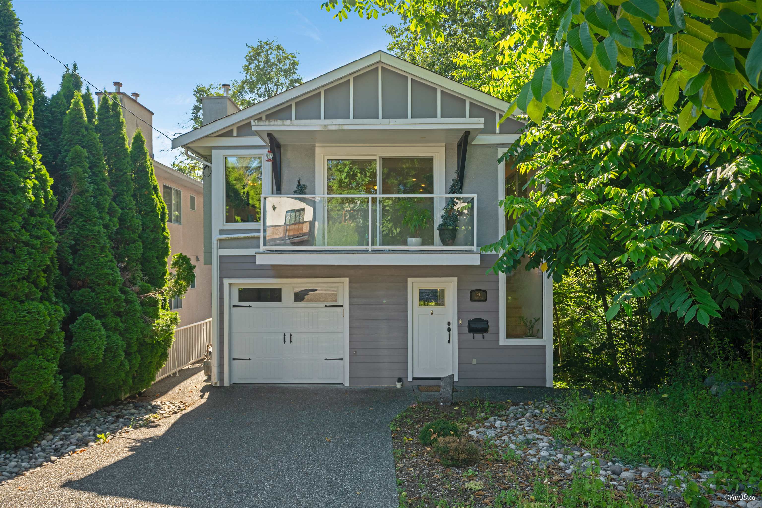 1911 Mahon Avenue, North Vancouver, BC V7M 2T4