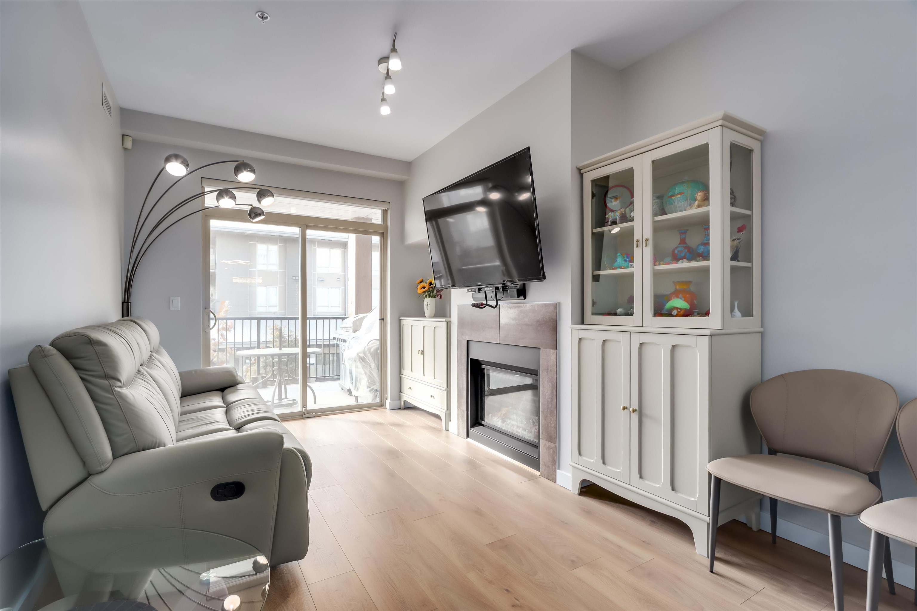 6077 London Rd #204, Richmond, BC V7E 6V5