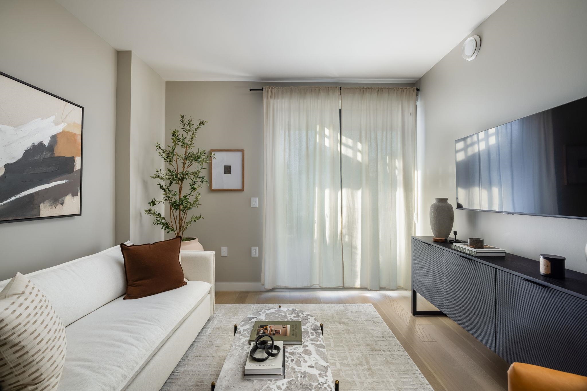 8398 Oak Street #412, Vancouver, BC V6P 4A9