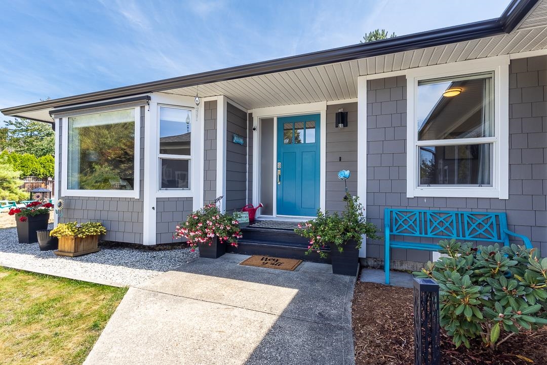 5592 Curtis Place, Sechelt, BC V7Z 0R9
