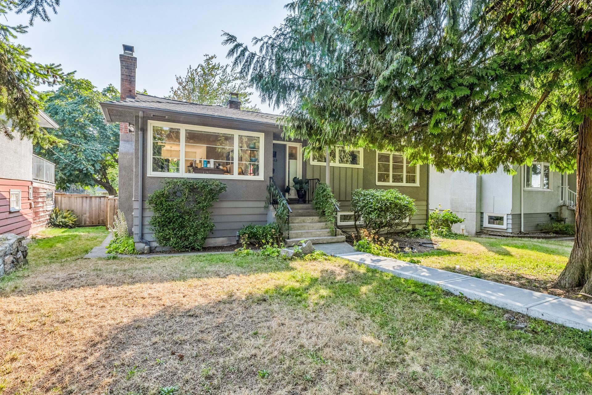 415 26th Street West, North Vancouver, BC V7N 2G9