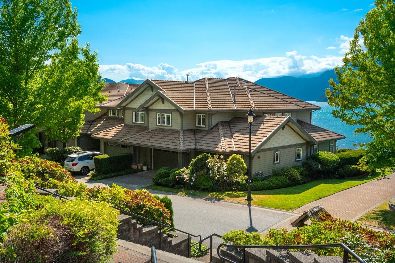 15 Beach Dr, Furry Creek, BC V8B 1A2