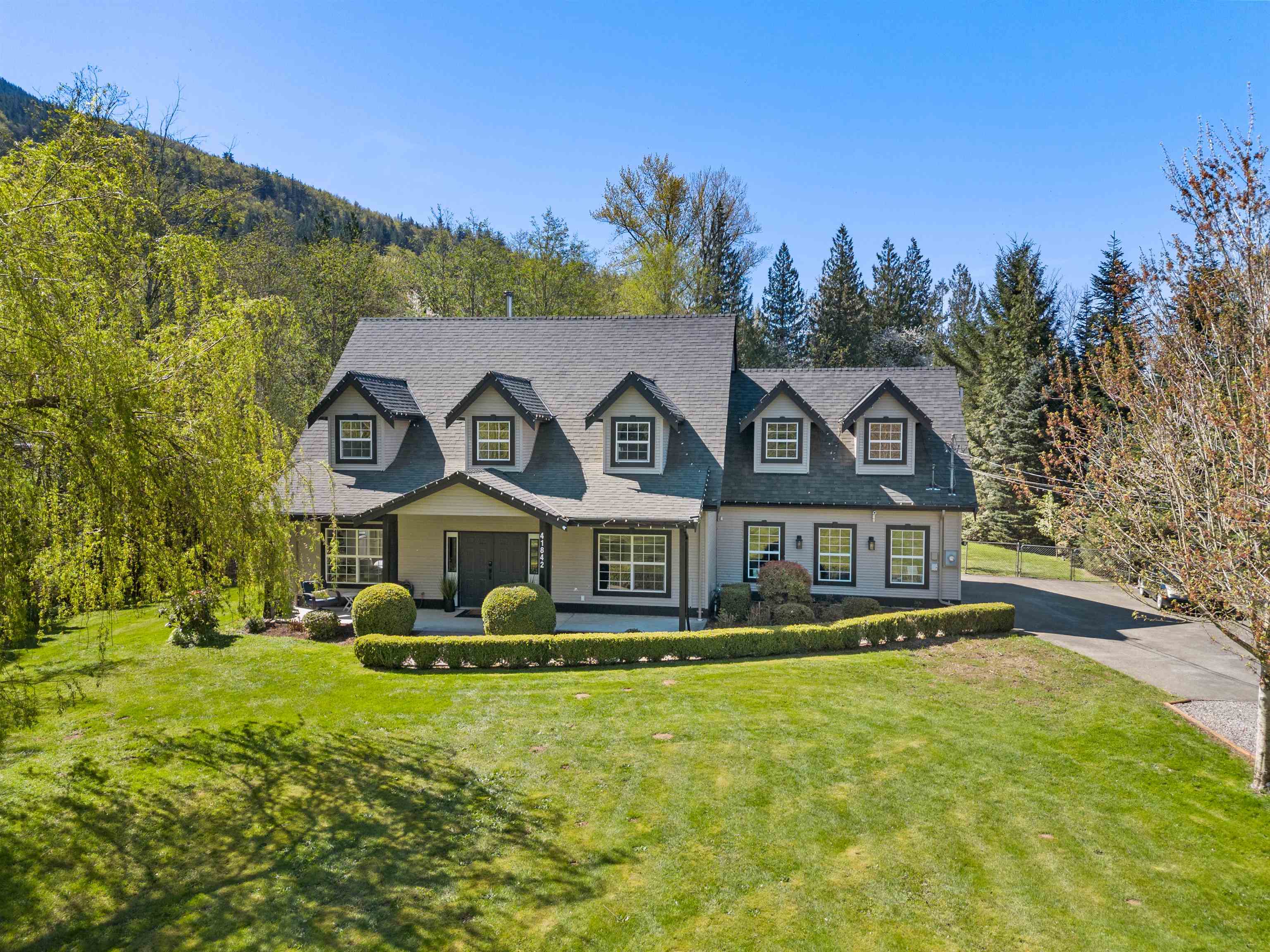 41842 Maple Ln, Chilliwack, BC V2R 5G9