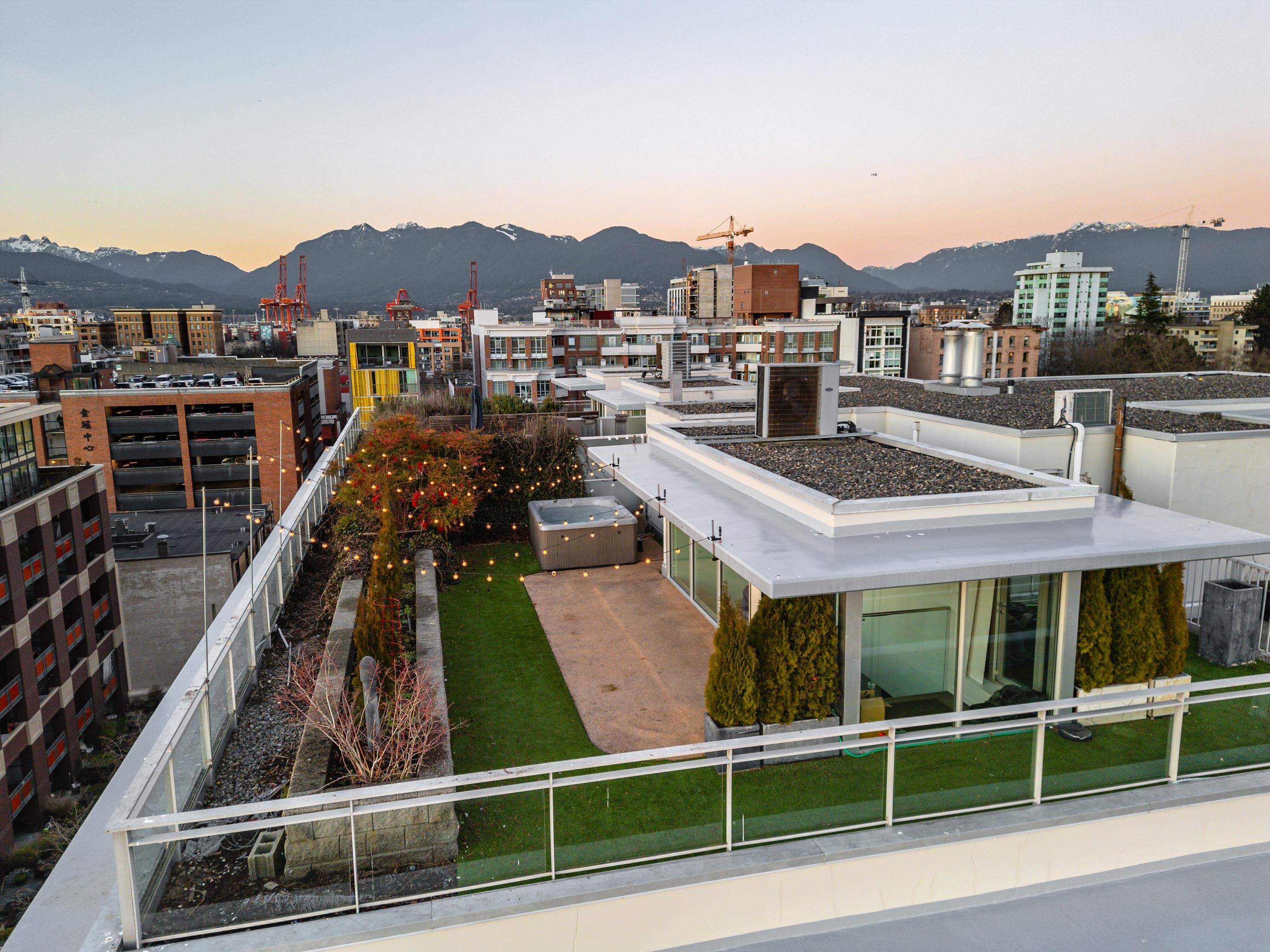 221 Union Street #801, Vancouver, BC V6A 0B4